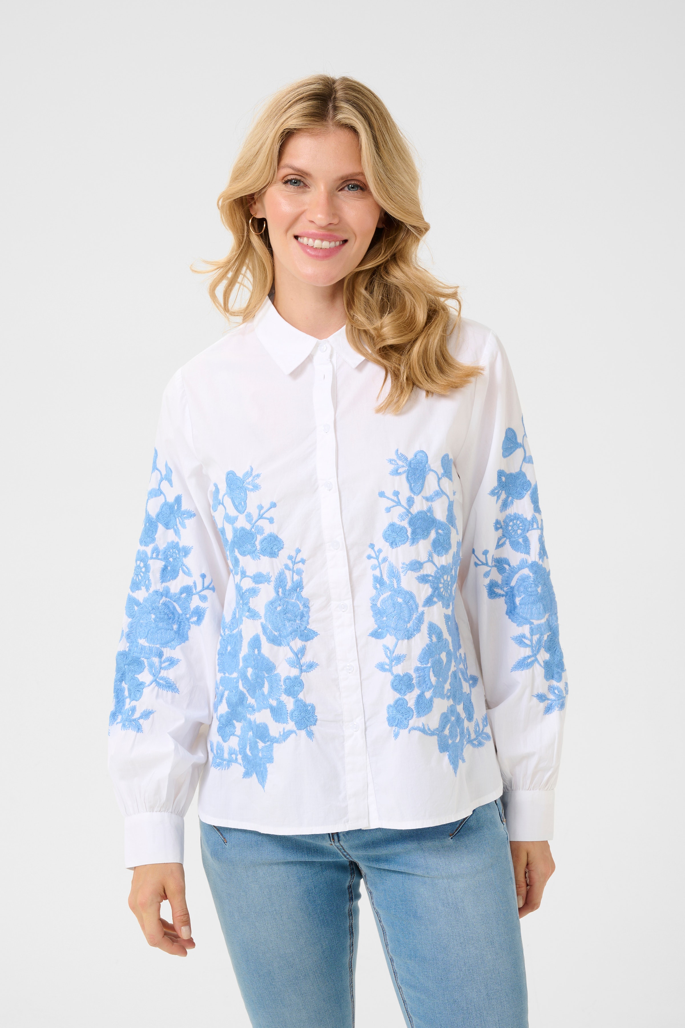 CRDaisy Blouse LOOKBOOK FRONT 10613220-107476