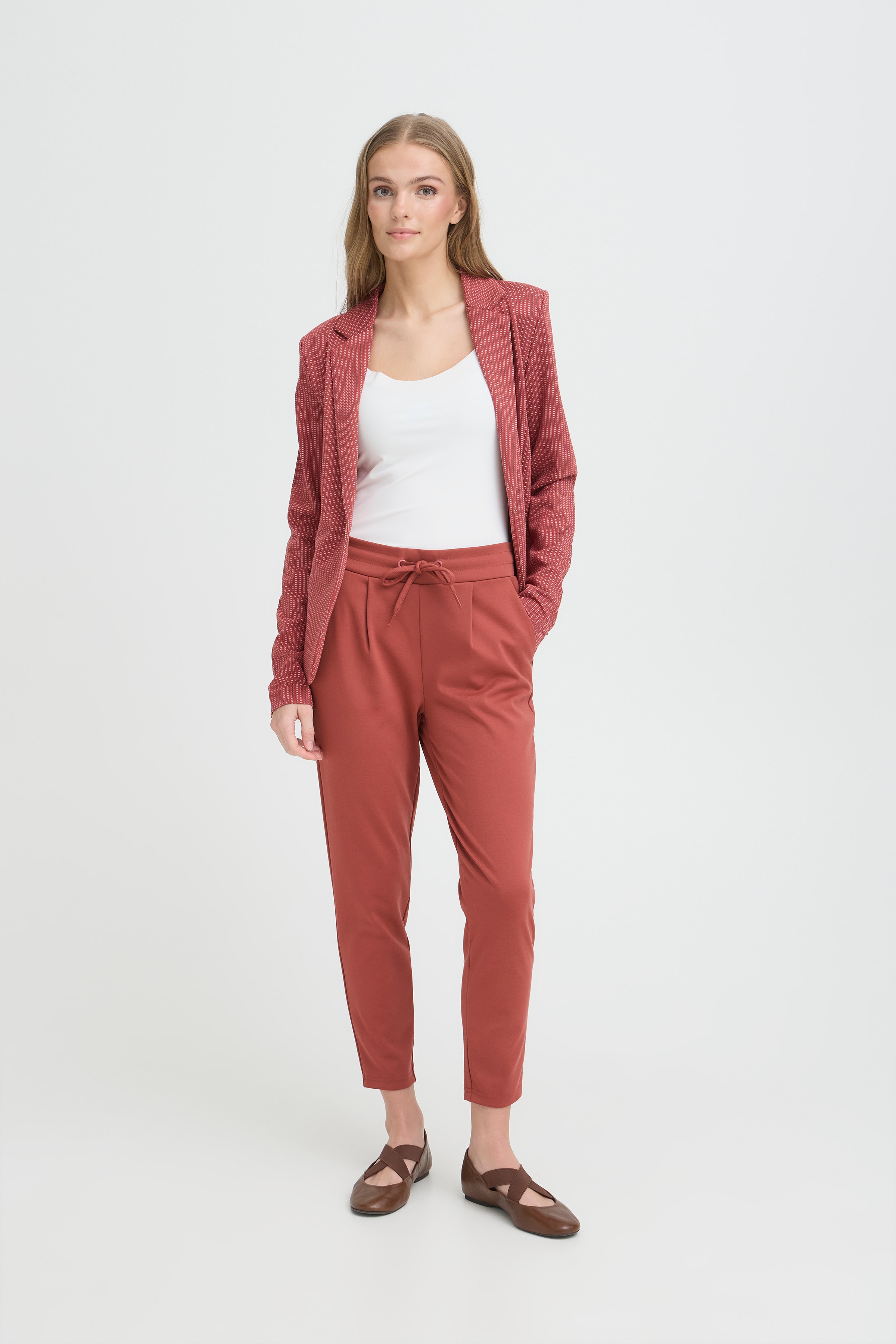 IHKATE Hose LOOKBOOK FRONT 20104757-191533