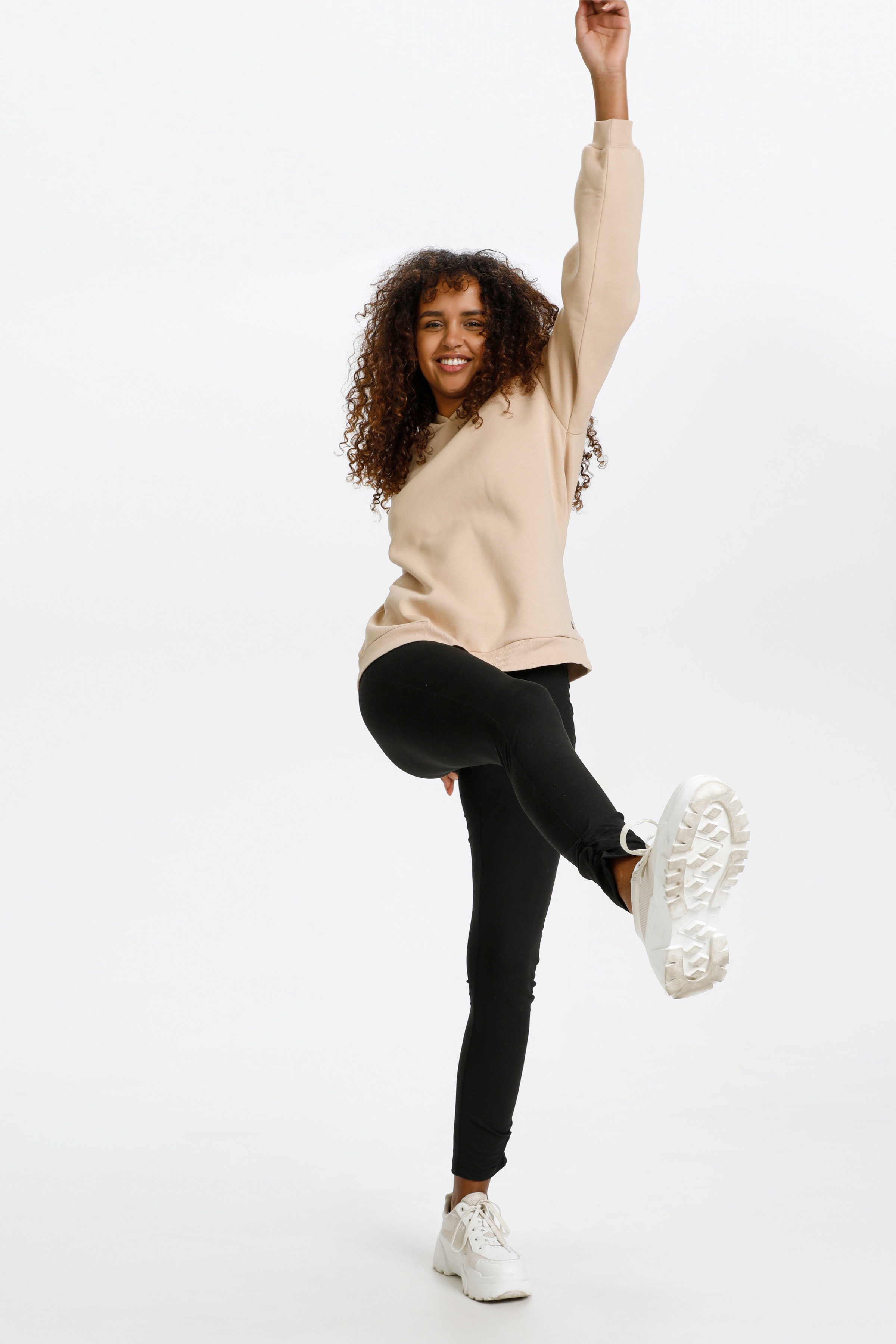 CRFannie Sweatshirt LOOKBOOK FRONT 10650609-151215