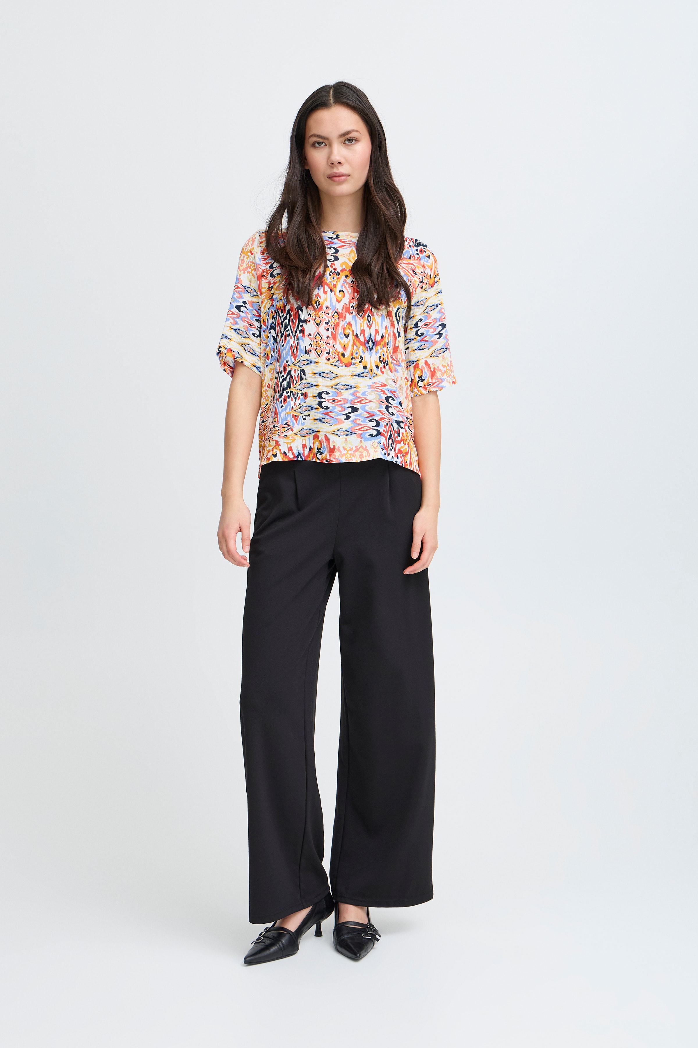 Kortermet bluse LOOKBOOK FRONT 20122971-204485