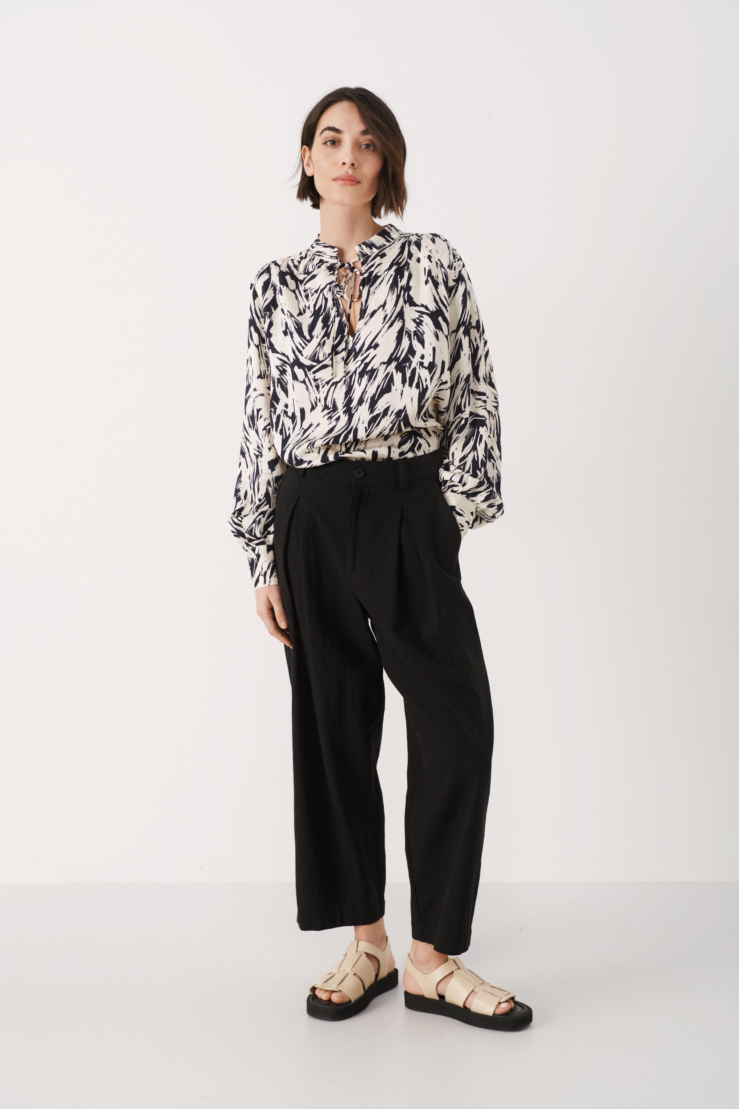 HoaPW Trousers LOOKBOOK FRONT 30305913-194008