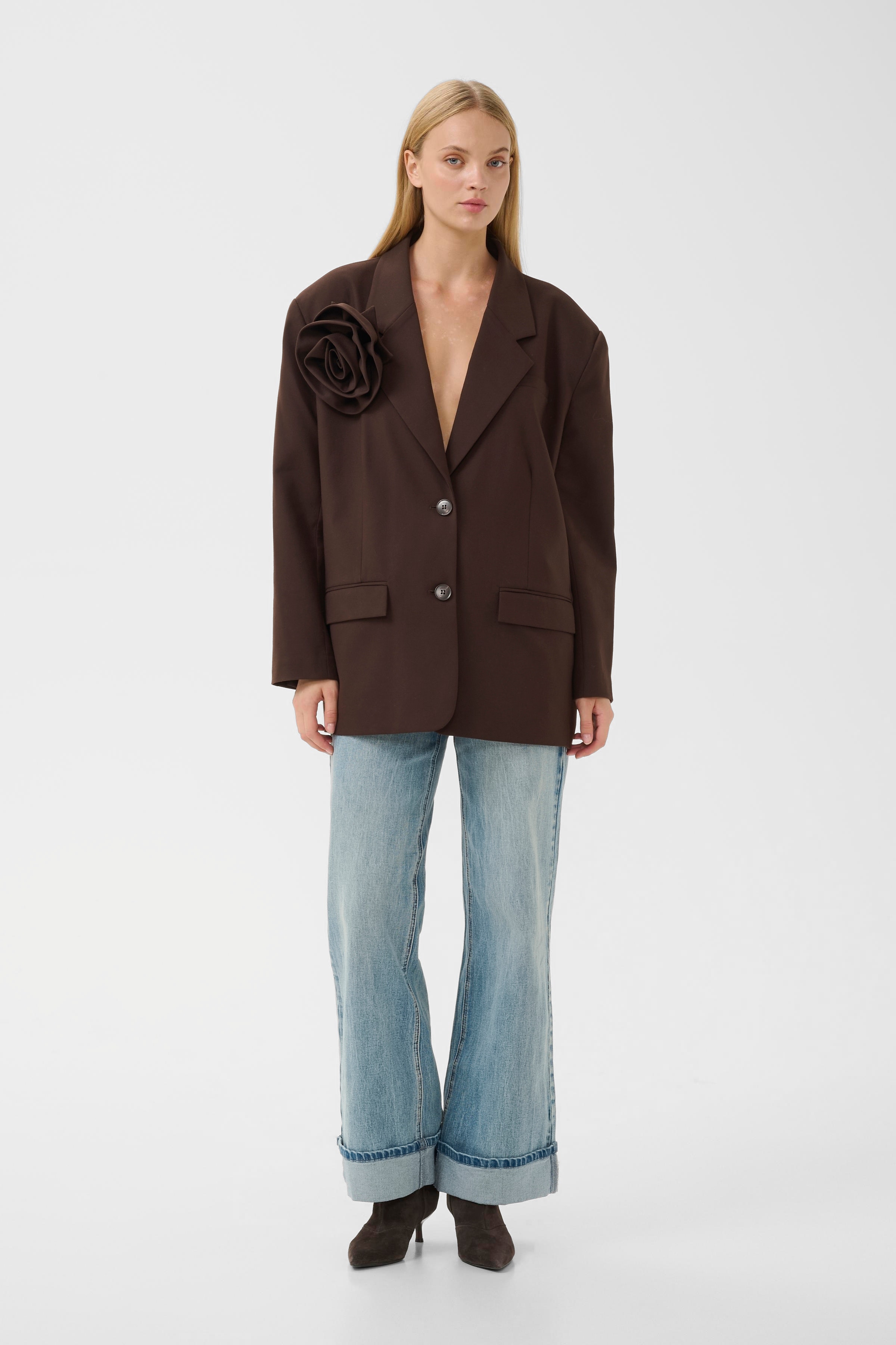 GZpaula Brooch LOOKBOOK FRONT 10911126-191106