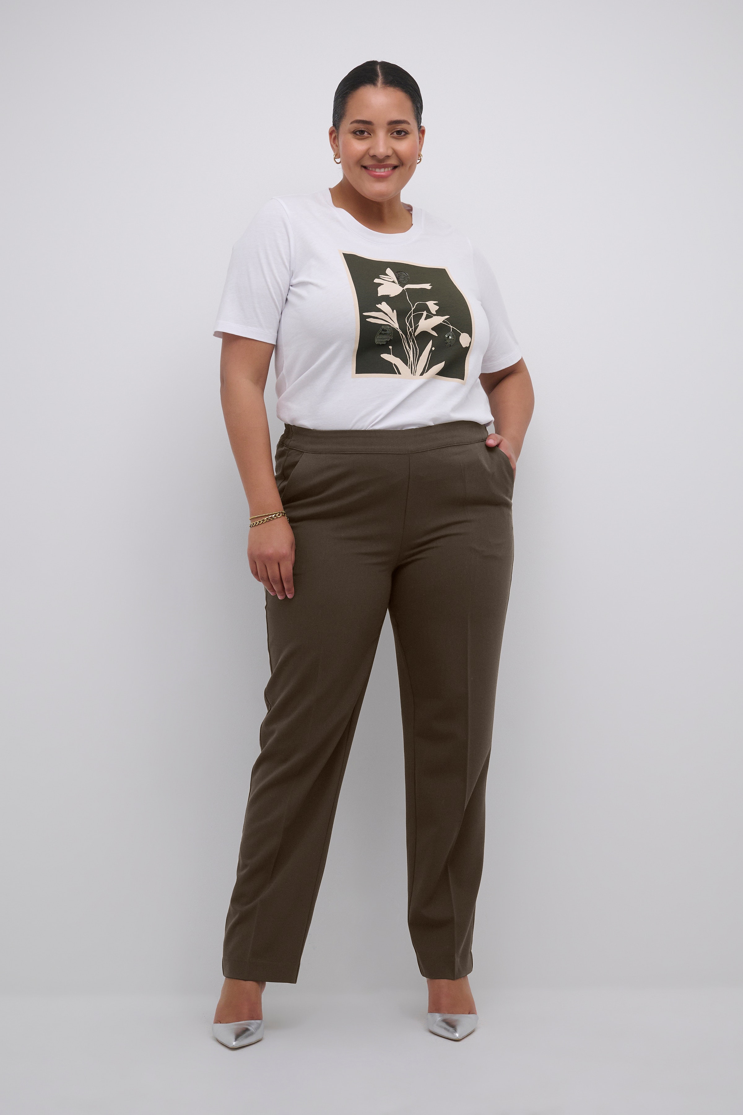 KCsakira Byxor LOOKBOOK FRONT 10581088-190414