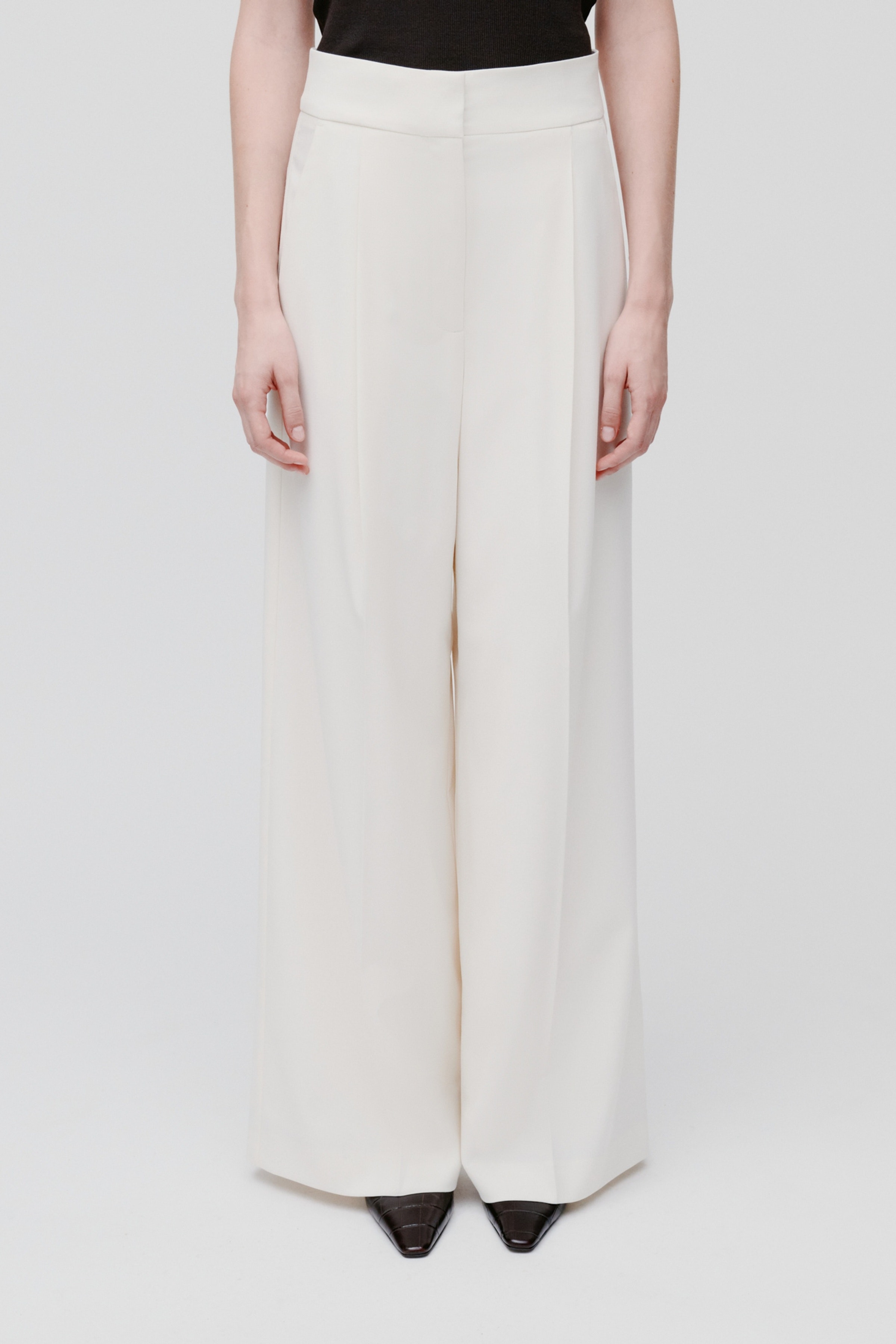 PRESCILLIA SUE Trousers LOOKBOOK FRONT 30600623-WH010