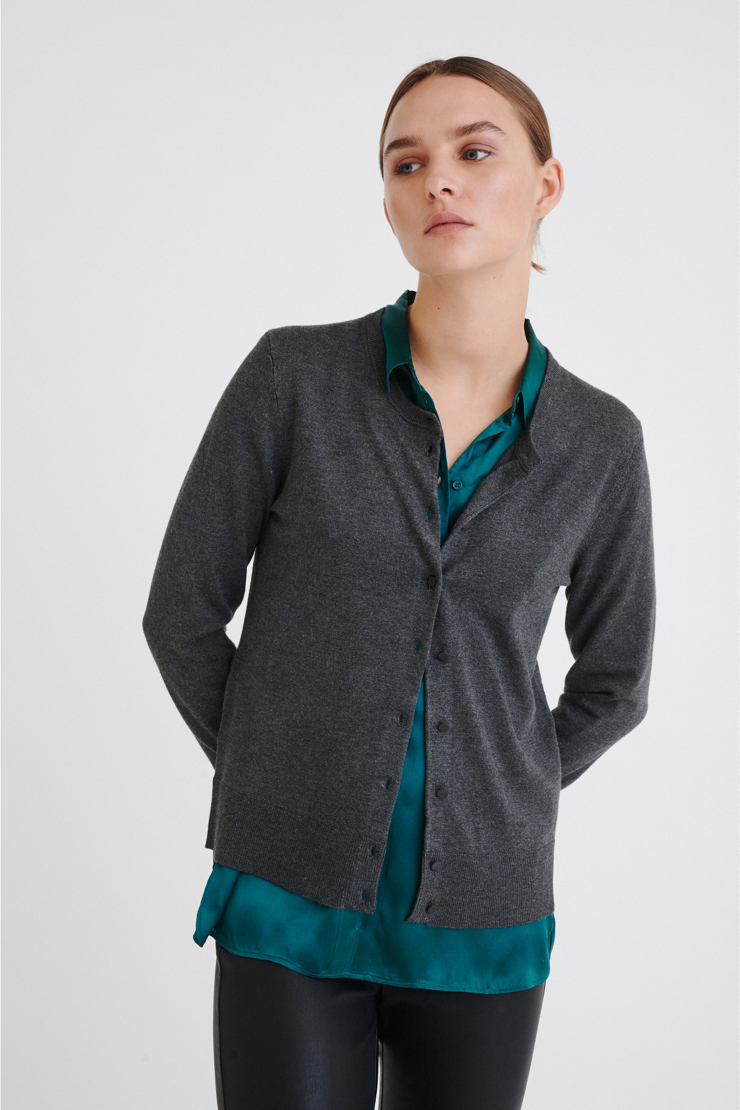 Rita Cardigan LOOKBOOK FRONT 30100784-10085