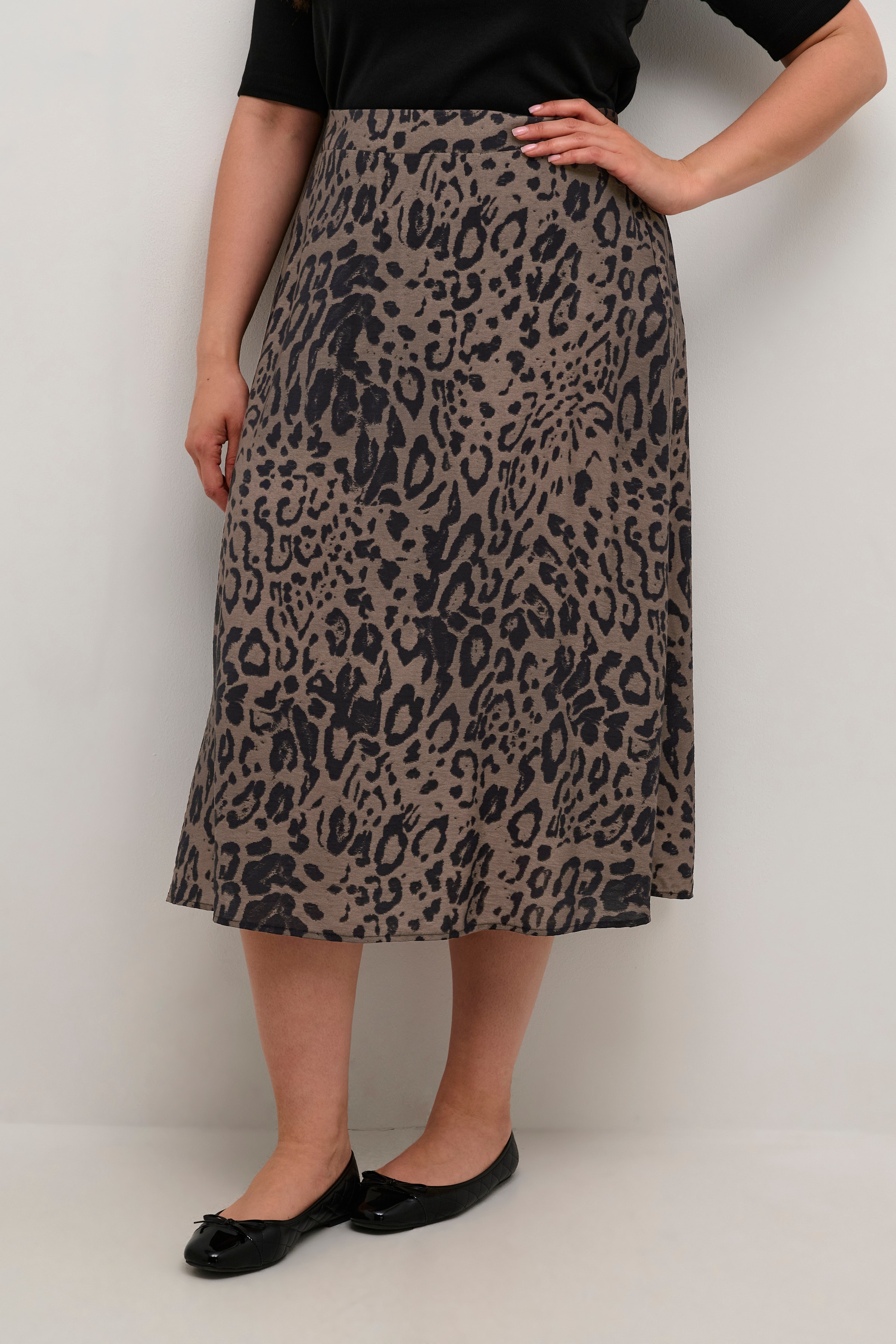 KCjola Leopard Skirt LOOKBOOK FRONT 10582538-106279