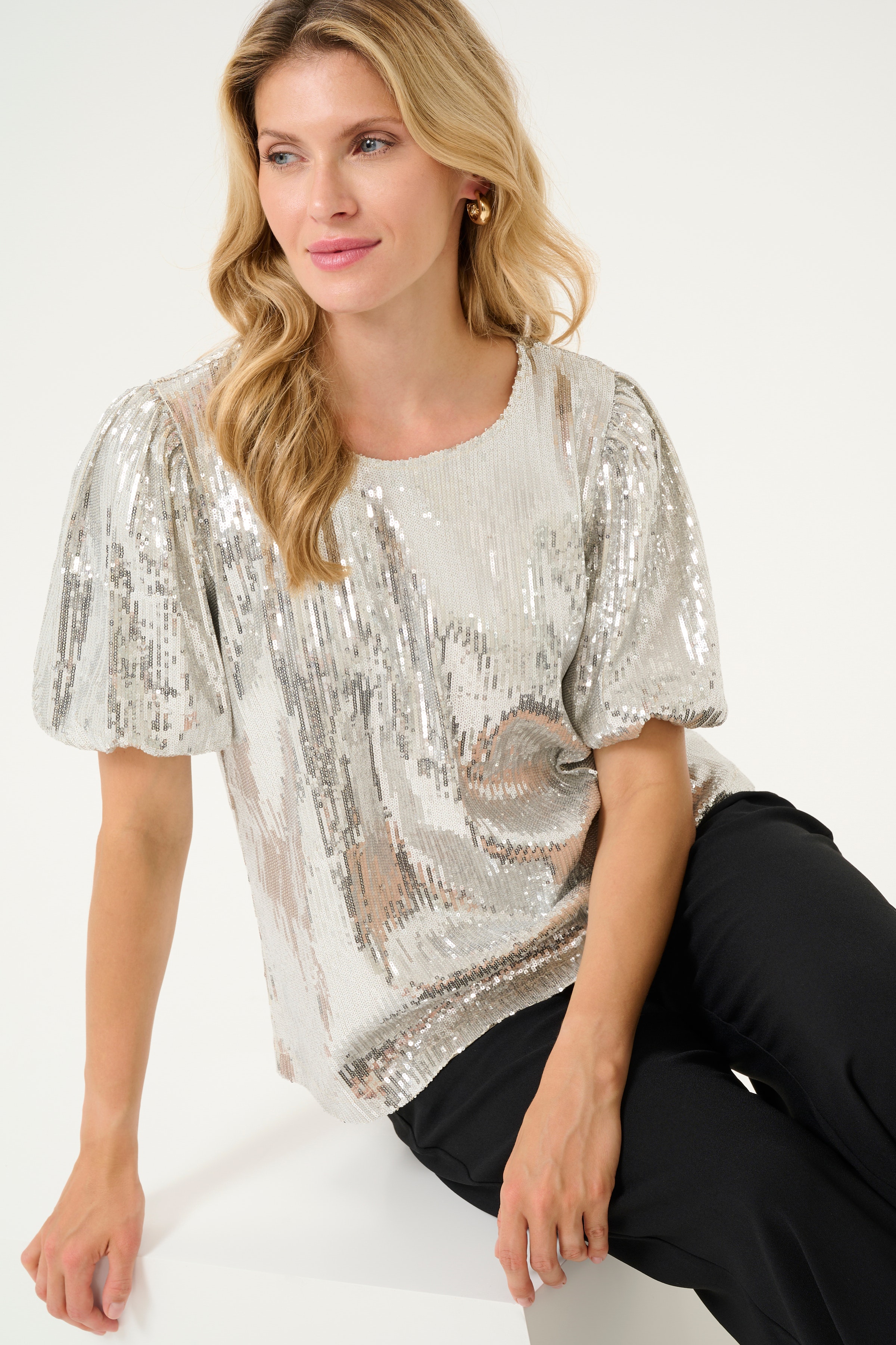 CRFesti Sequin blouse LOOKBOOK DETAIL 10613636-107422