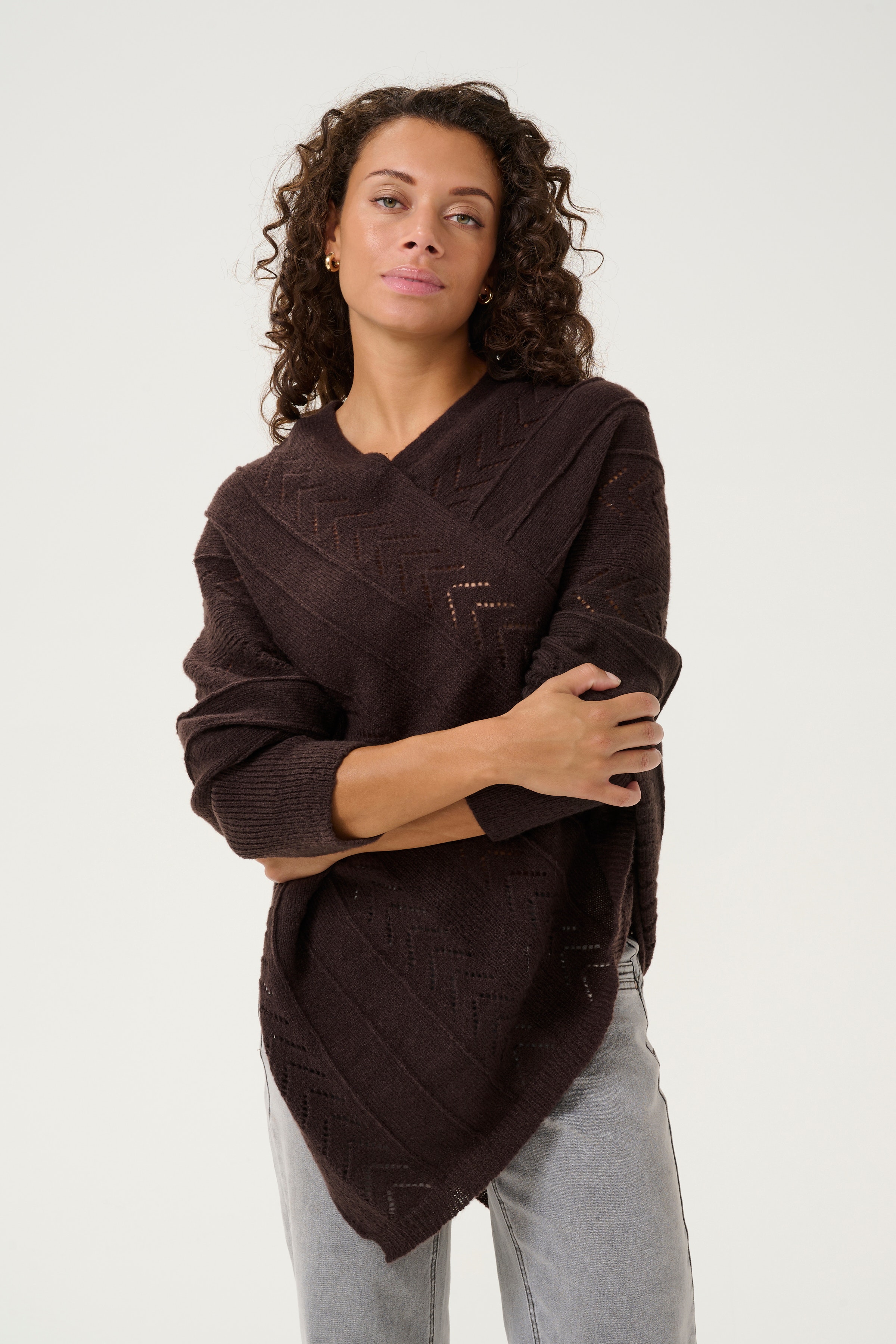 CRHoliday Poncho LOOKBOOK FRONT 10610828-191110