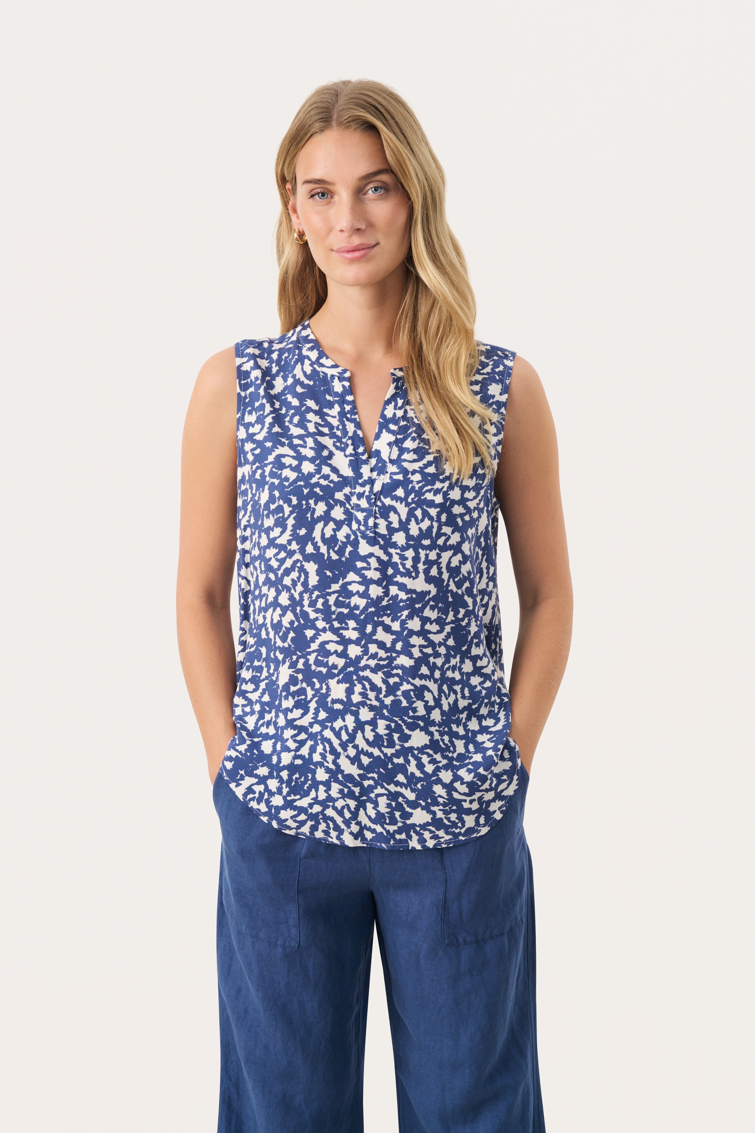 AndiaPW Top LOOKBOOK FRONT 30308317-303804