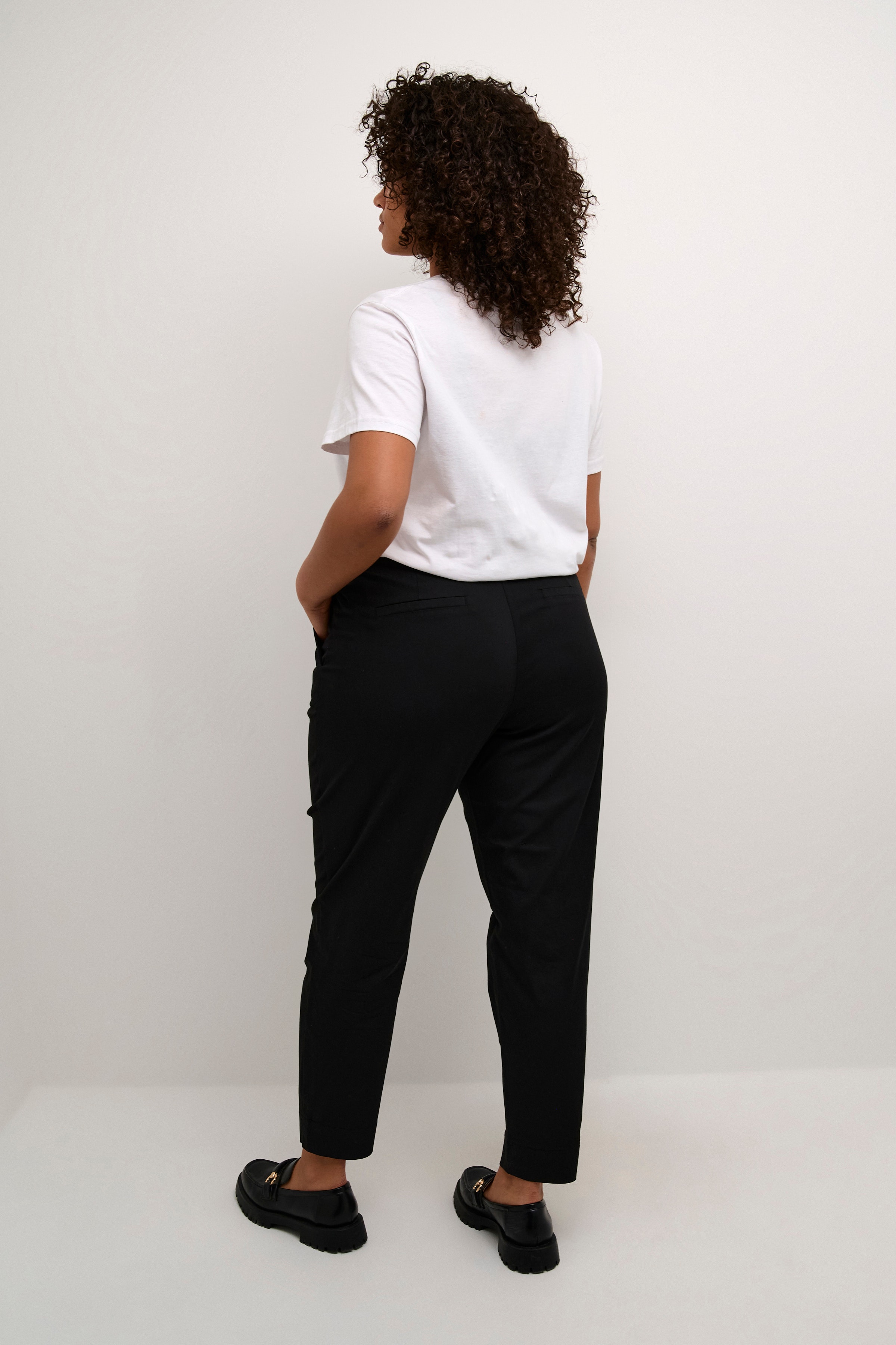 KCleana Trousers LOOKBOOK BACK 10581546-100121