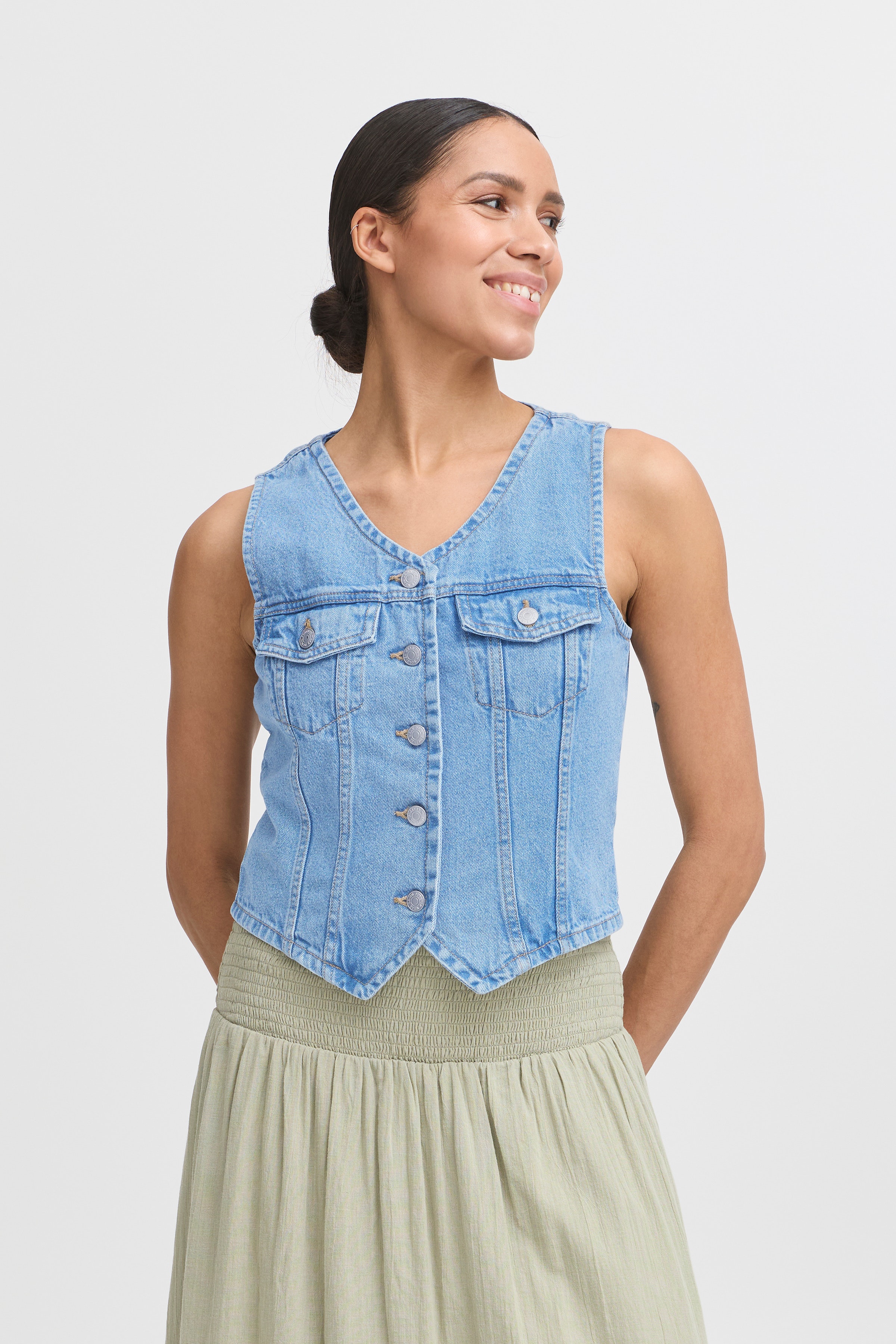 BYKALLIE Vest LOOKBOOK FRONT 20816755-200460