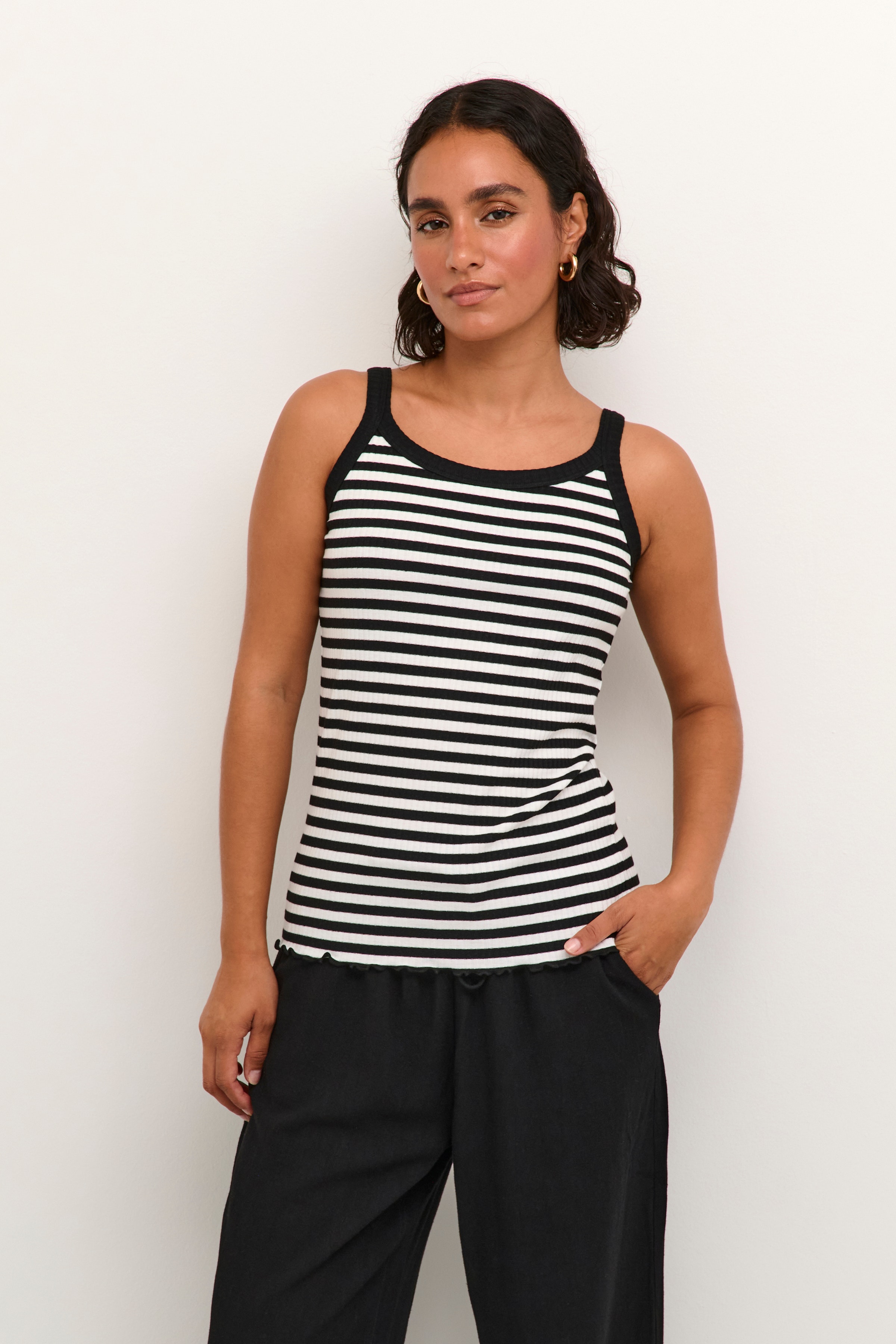 KAamanda Top LOOKBOOK FRONT 10508634-105808