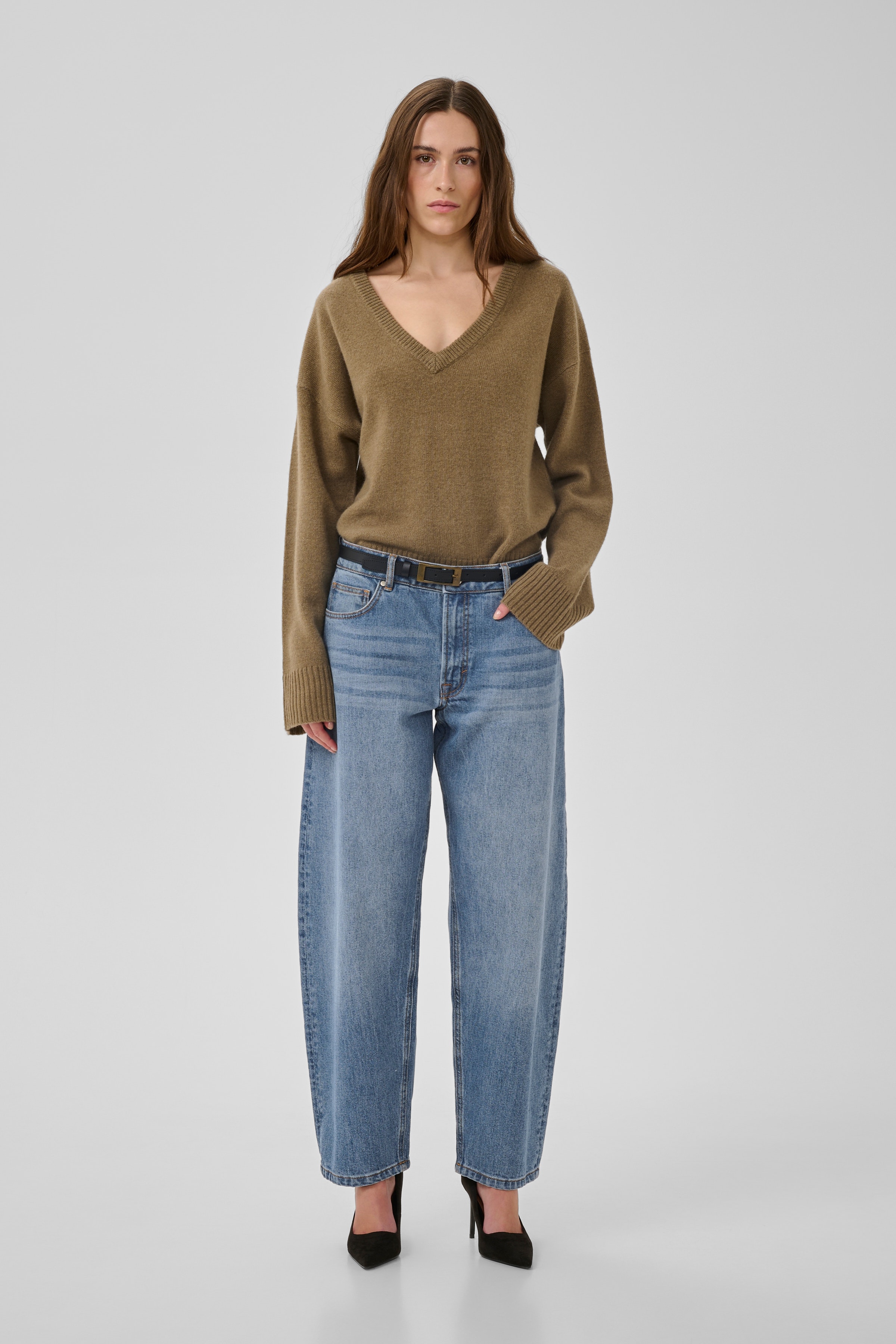 BalooMW Barrel Jeans LOOKBOOK FRONT 10705092-100053