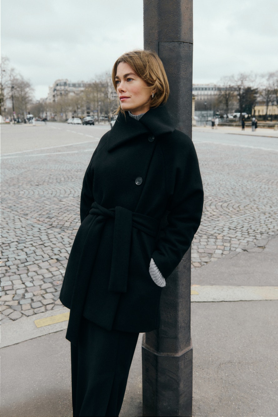 YunahIW Mantel LOCATION NONE 30110611-194008