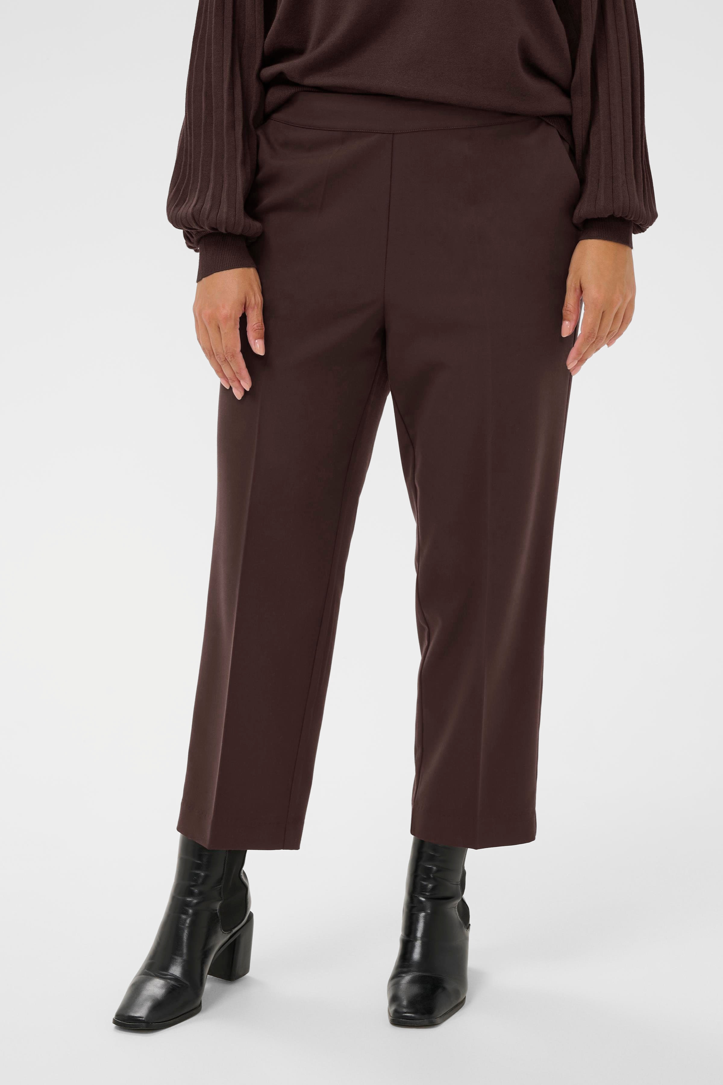 KCsakira Cropped Hose LOOKBOOK FRONT 10580650-191111