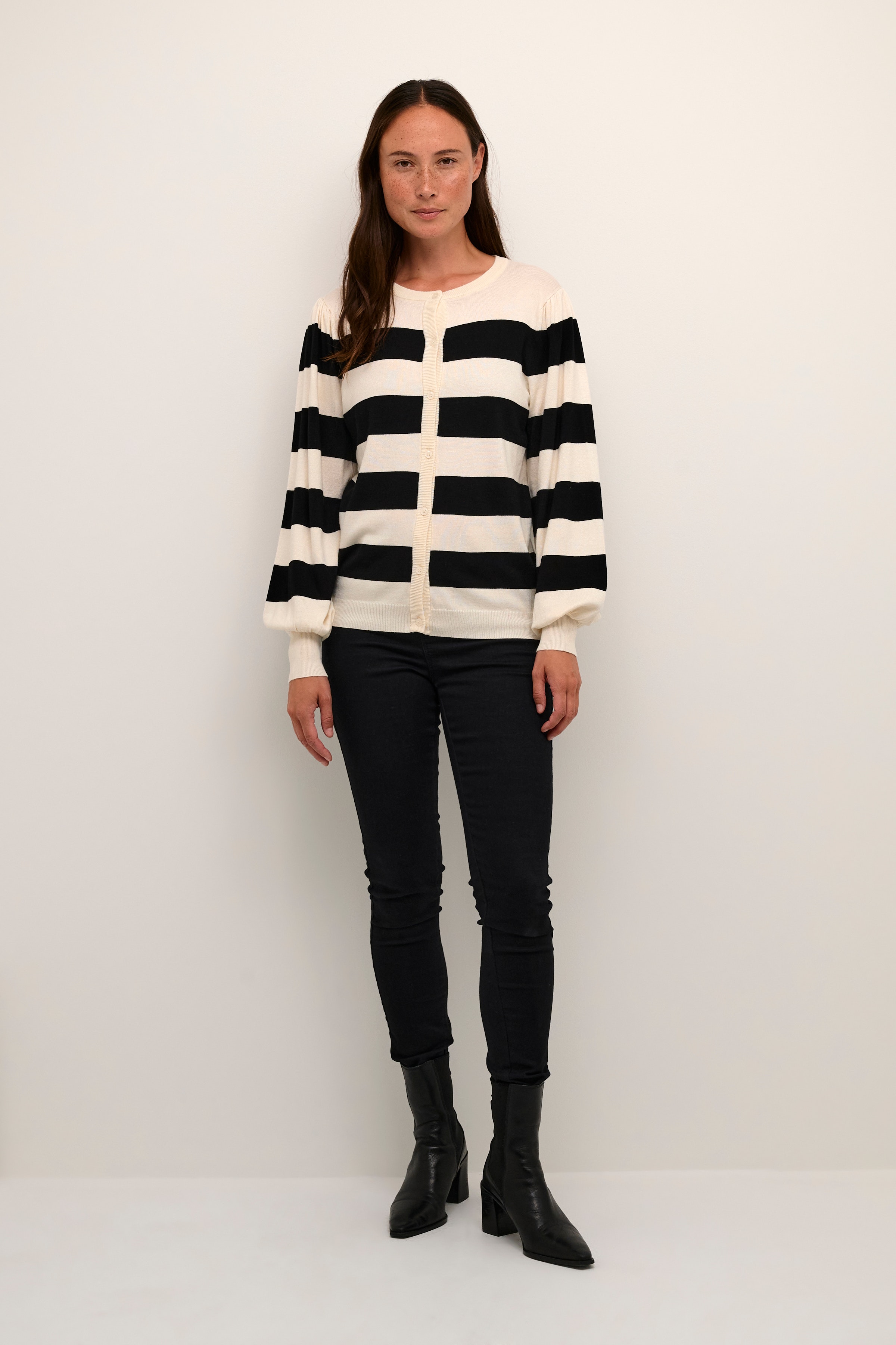 KAlizza Cardigan LOOKBOOK FRONT 10508411-105486