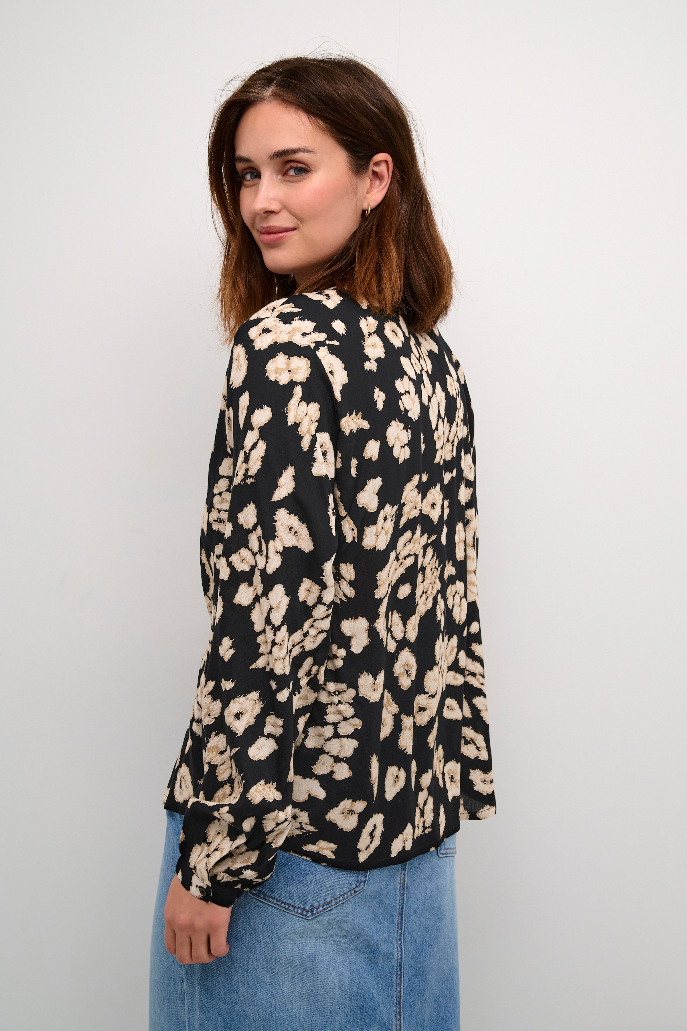 KAbeathe Blouse LOOKBOOK BACK 10508895-106181