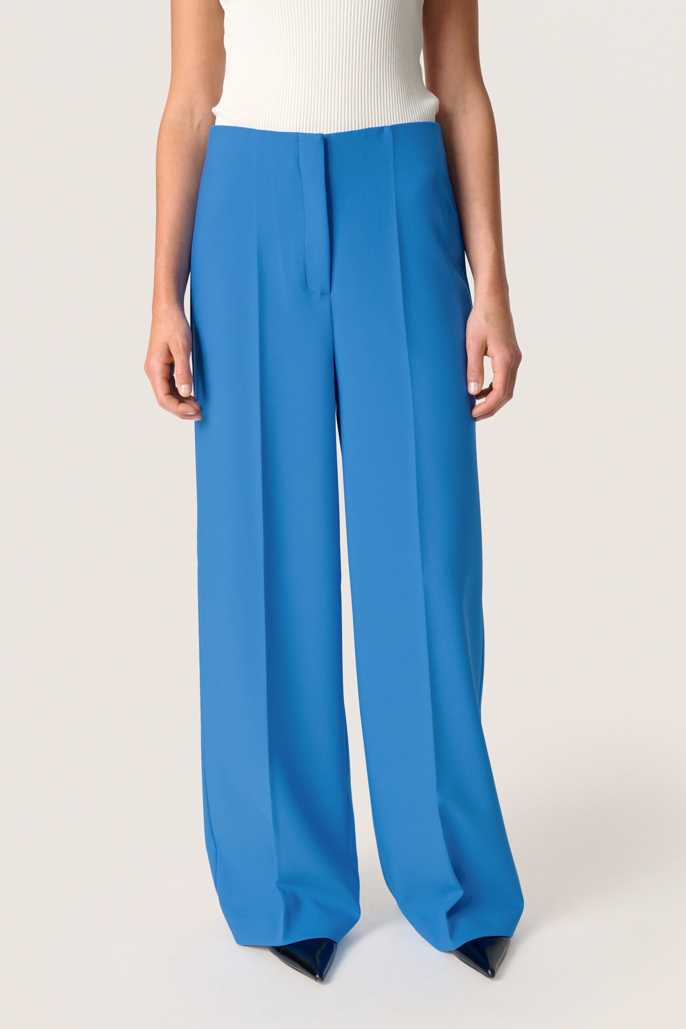 SLCorinne Wide Trousers LOOKBOOK FRONT 30407228-184043