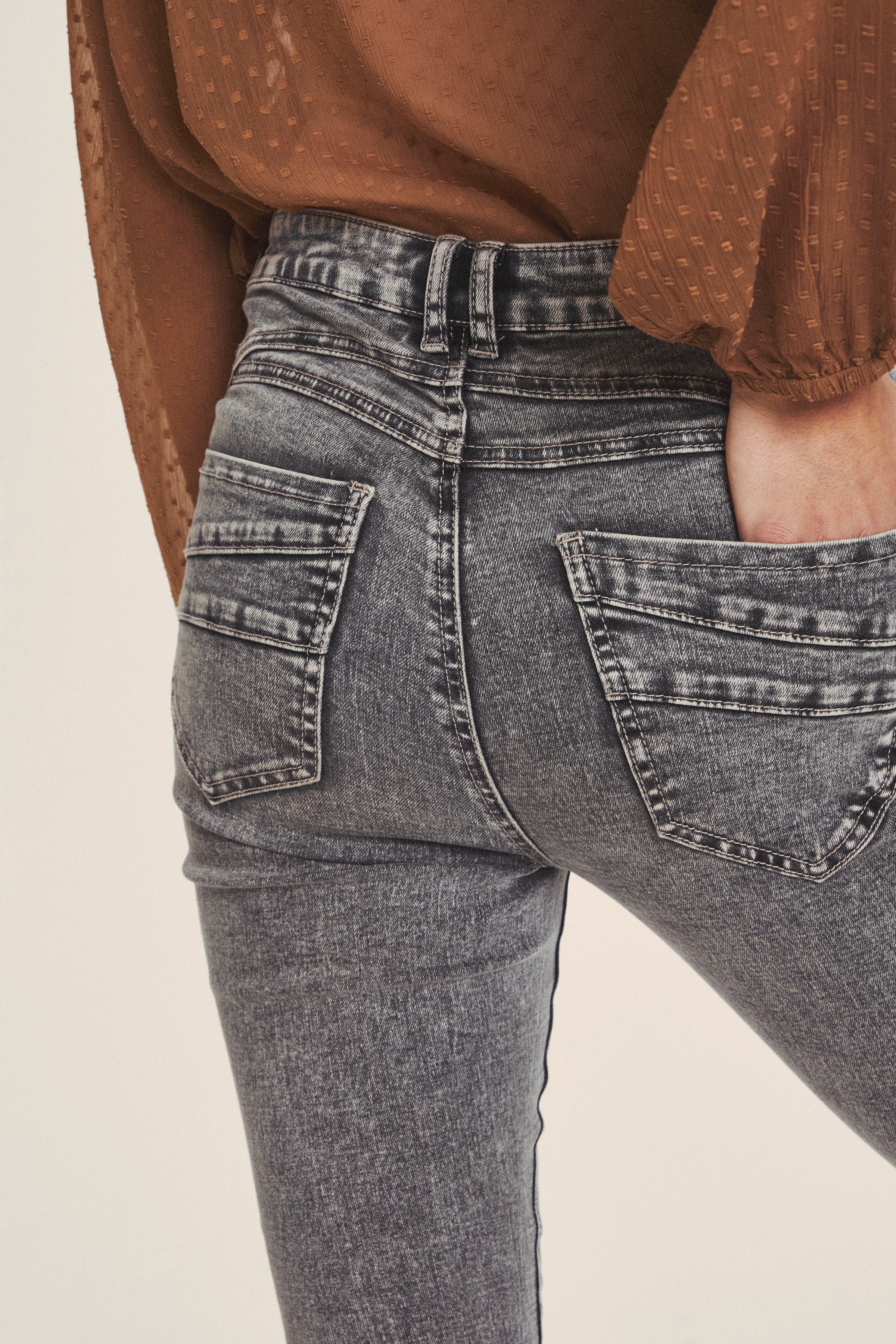 CRElsa Jeans - Shape Fit

 LOOKBOOK DETAIL 10608305-101260