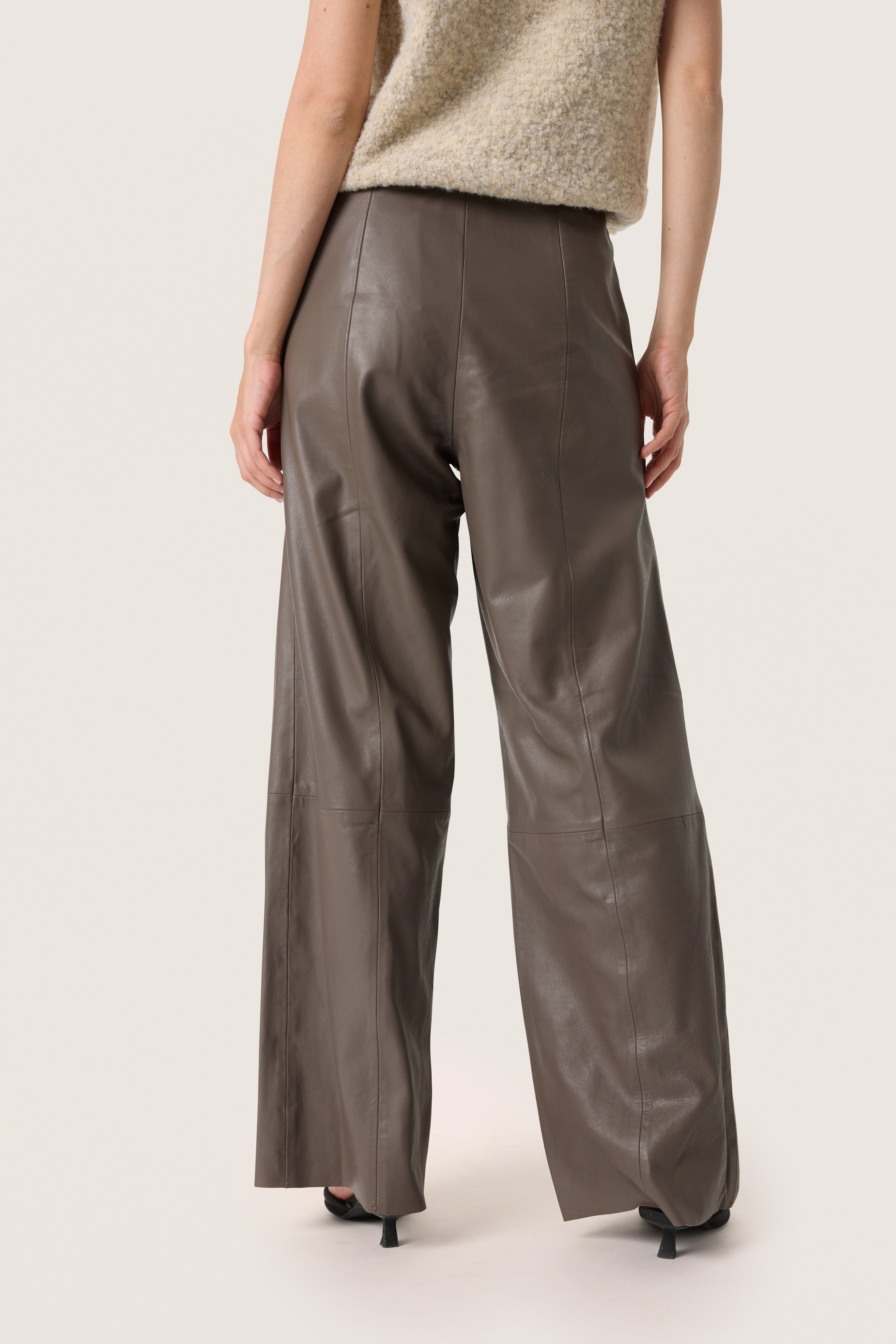 SLOlicia Trousers LOOKBOOK BACK 30407046-190808