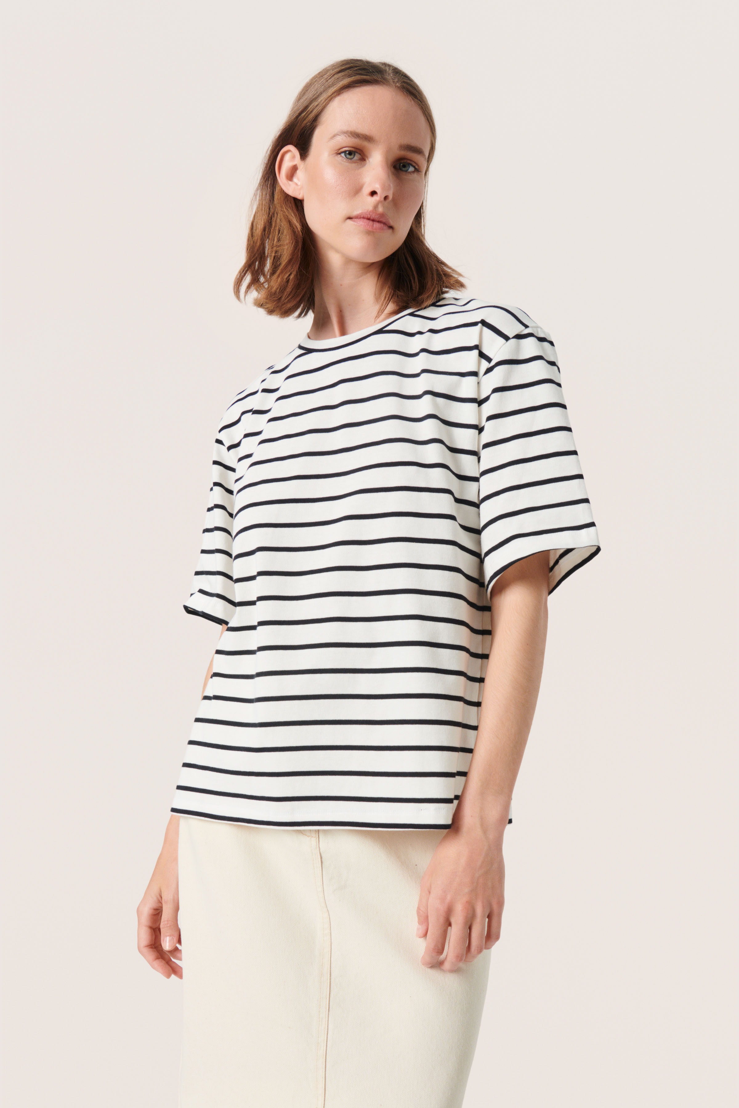 SLNeo T-shirt LOOKBOOK FRONT 30407125-301916