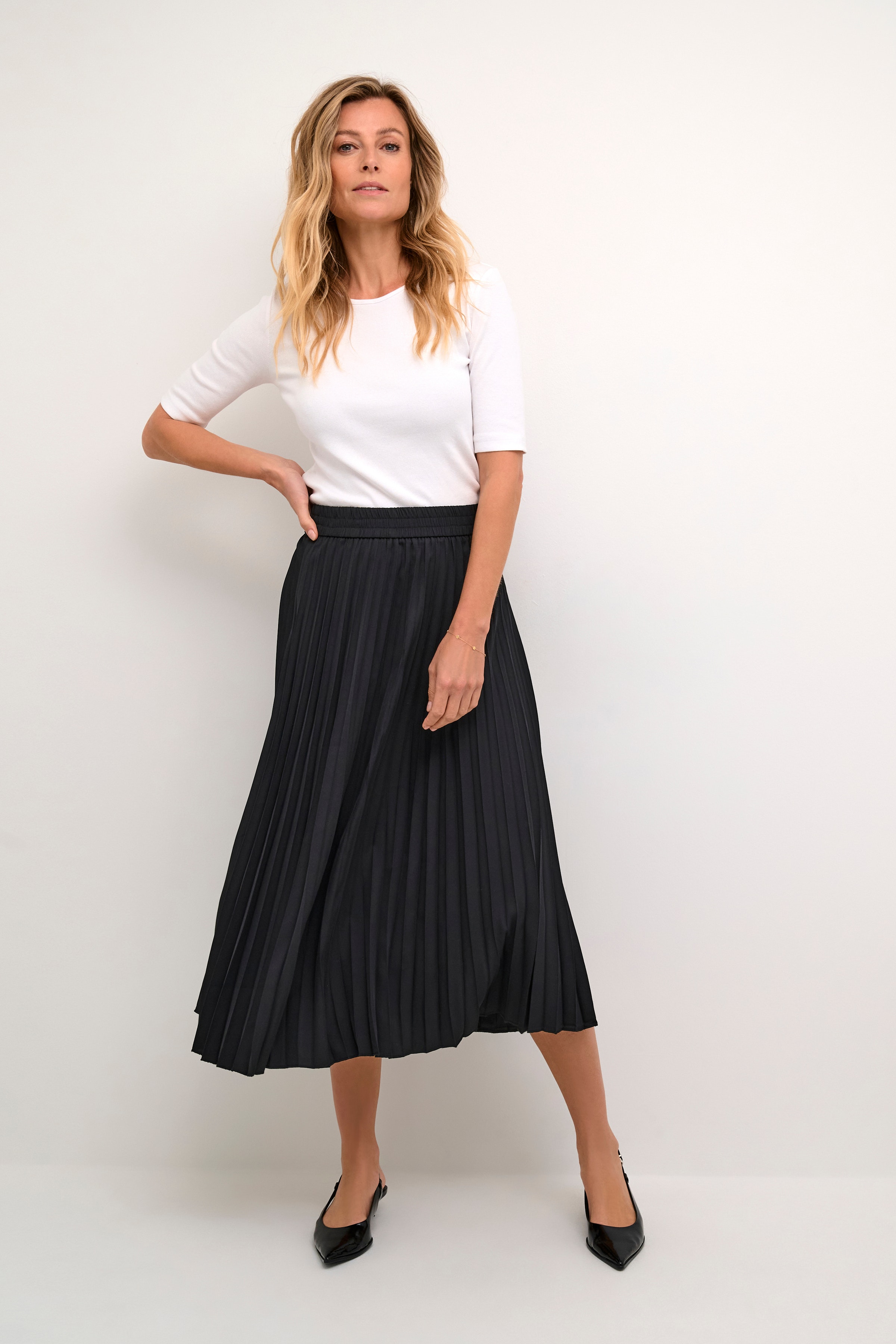 KAleandra Skirt LOOKBOOK FRONT 10508181-100121