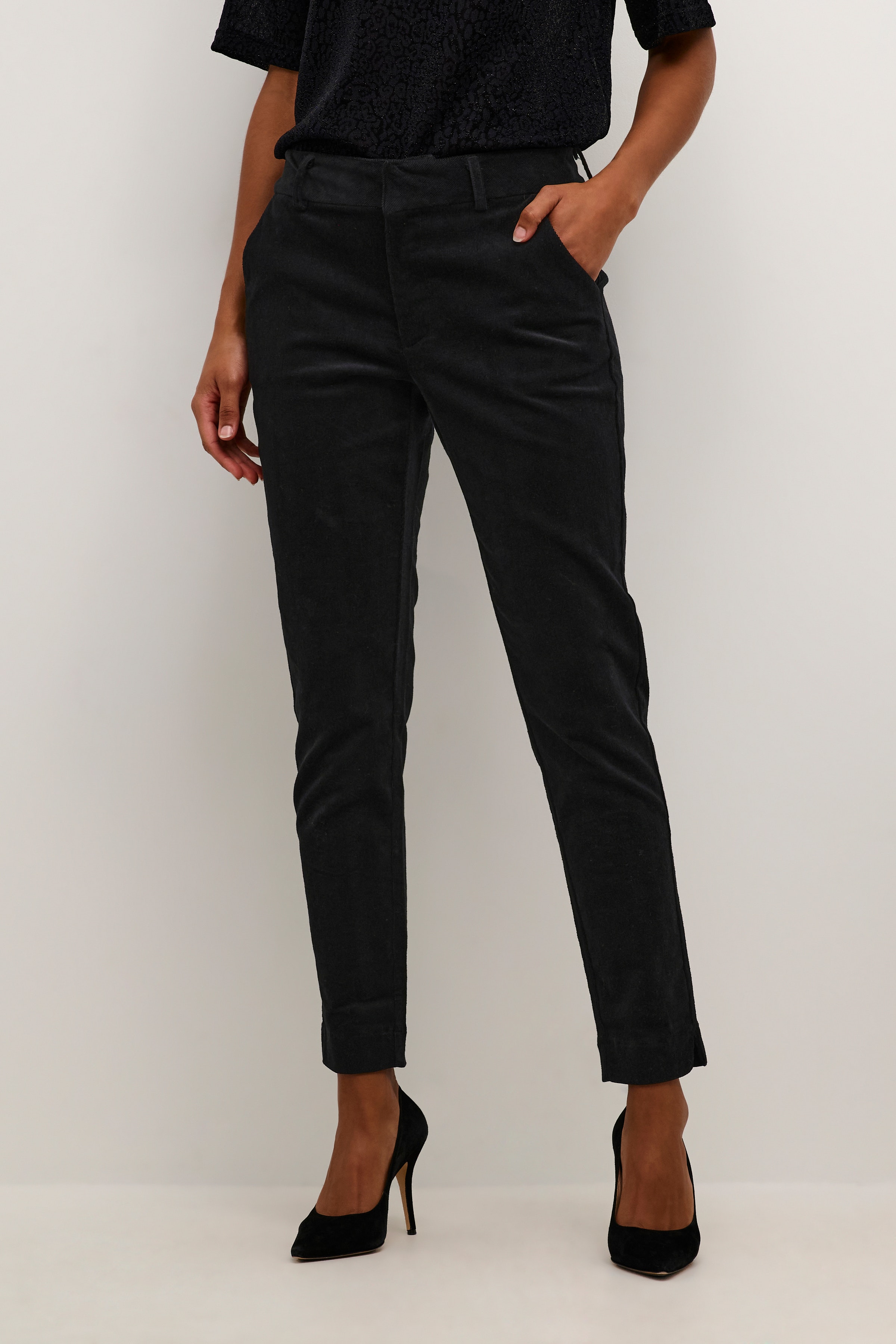 KAlina Bukser LOOKBOOK FRONT 10507272-100121