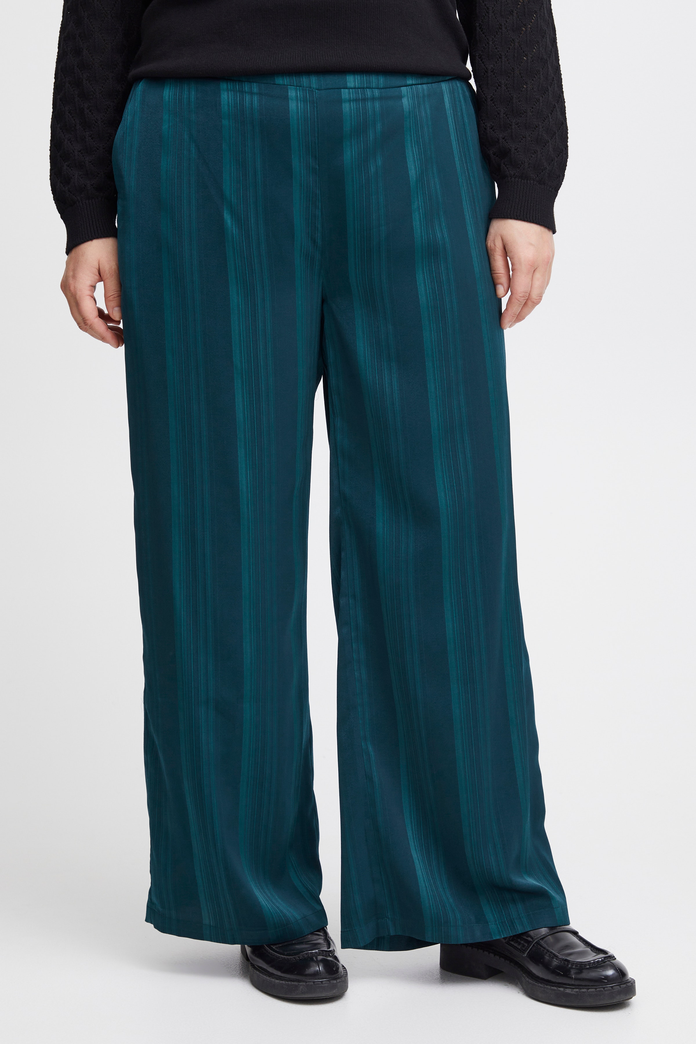 FPYNDA Trousers LOOKBOOK FRONT 20613094-195320