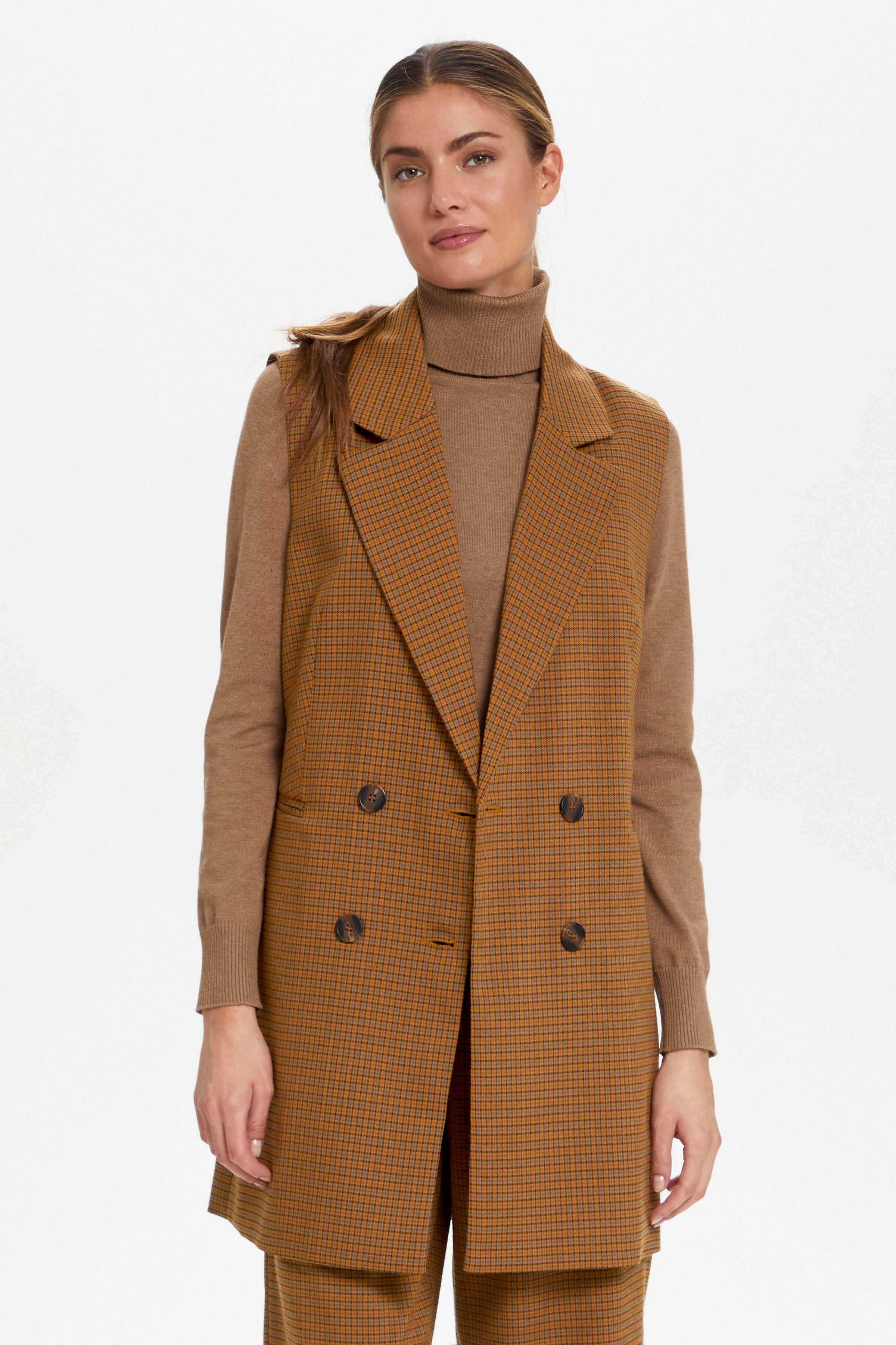 KisSZ Vest

 LOOKBOOK FRONT 30511657-190912