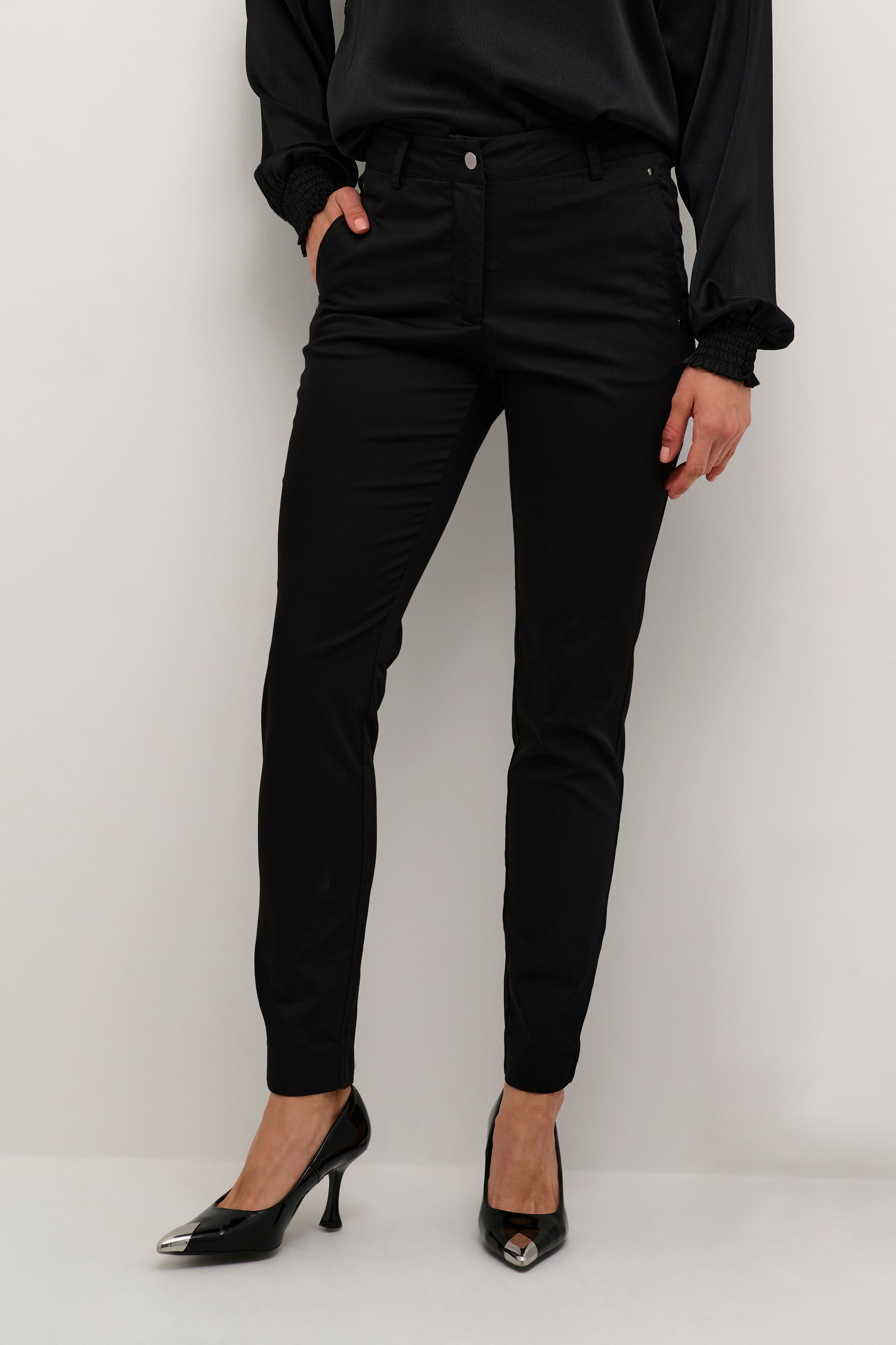 KAlea Bukser LOOKBOOK FRONT 10508120-100121