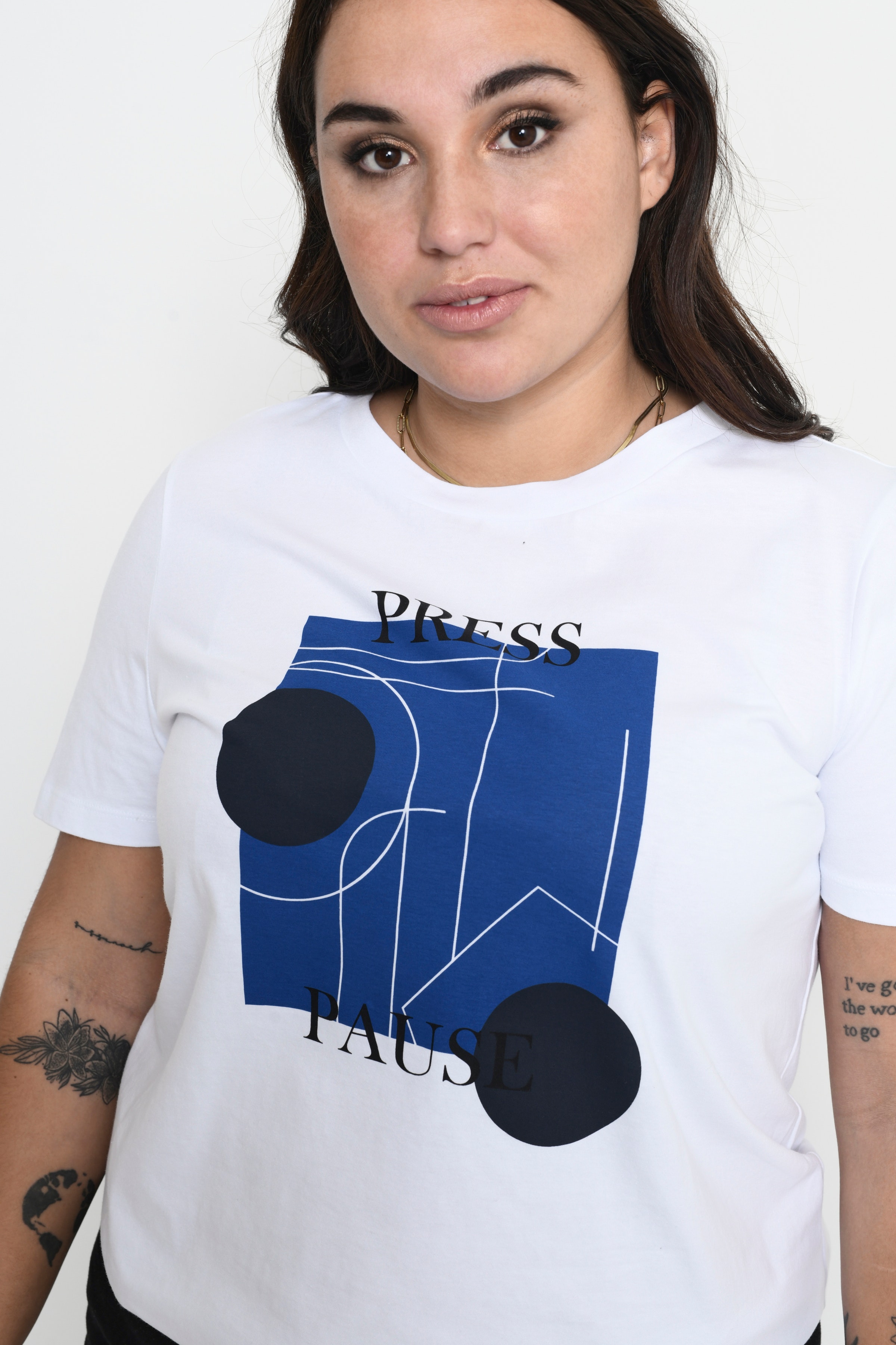 KClouisa T-shirt LOOKBOOK DETAIL 10581052-110601