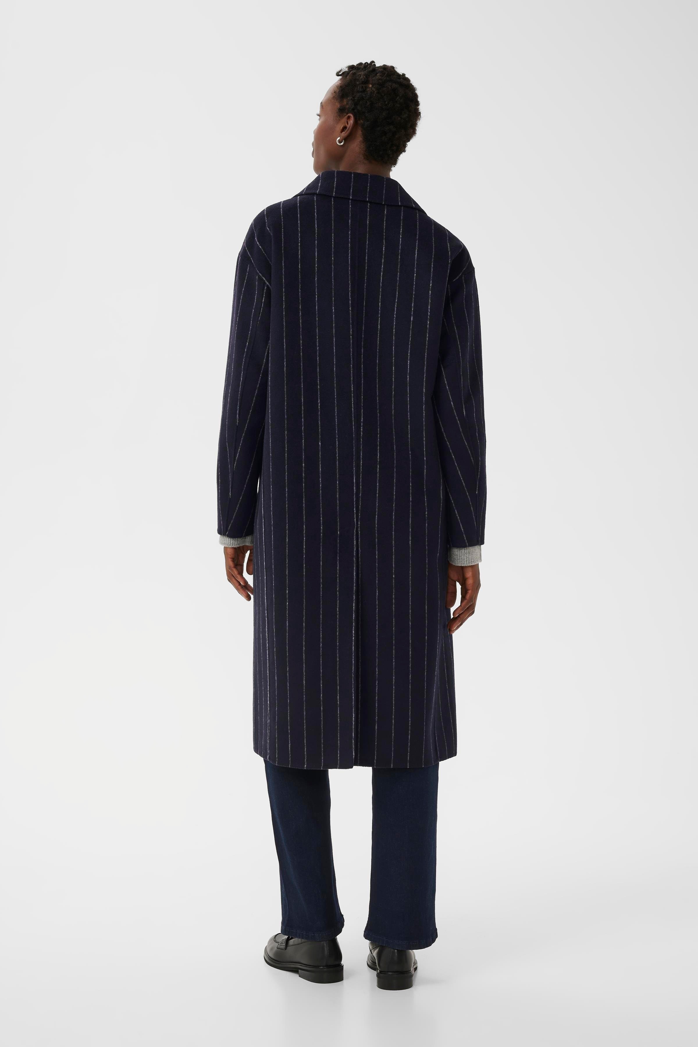 LorelaisPW Coat LOOKBOOK BACK 30309763-303901
