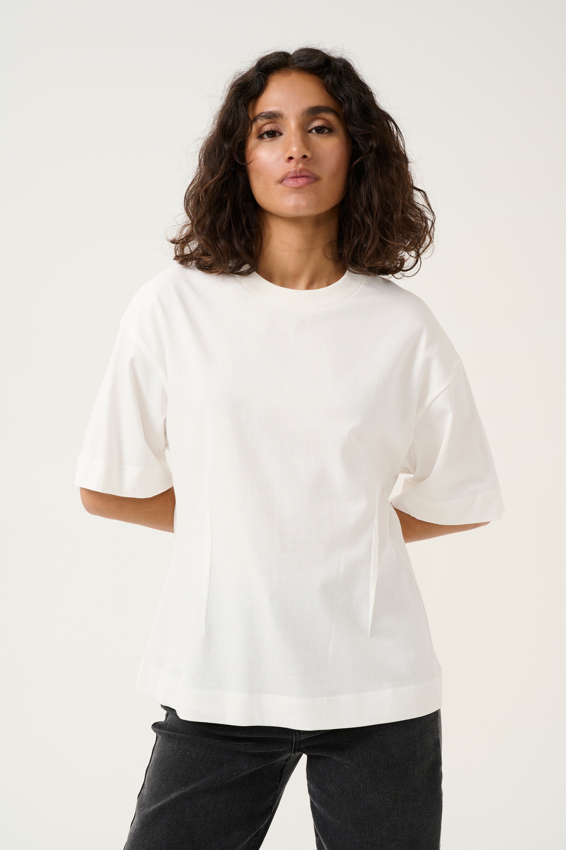 KAmorina T-shirt LOOKBOOK FRONT 10509469-110602