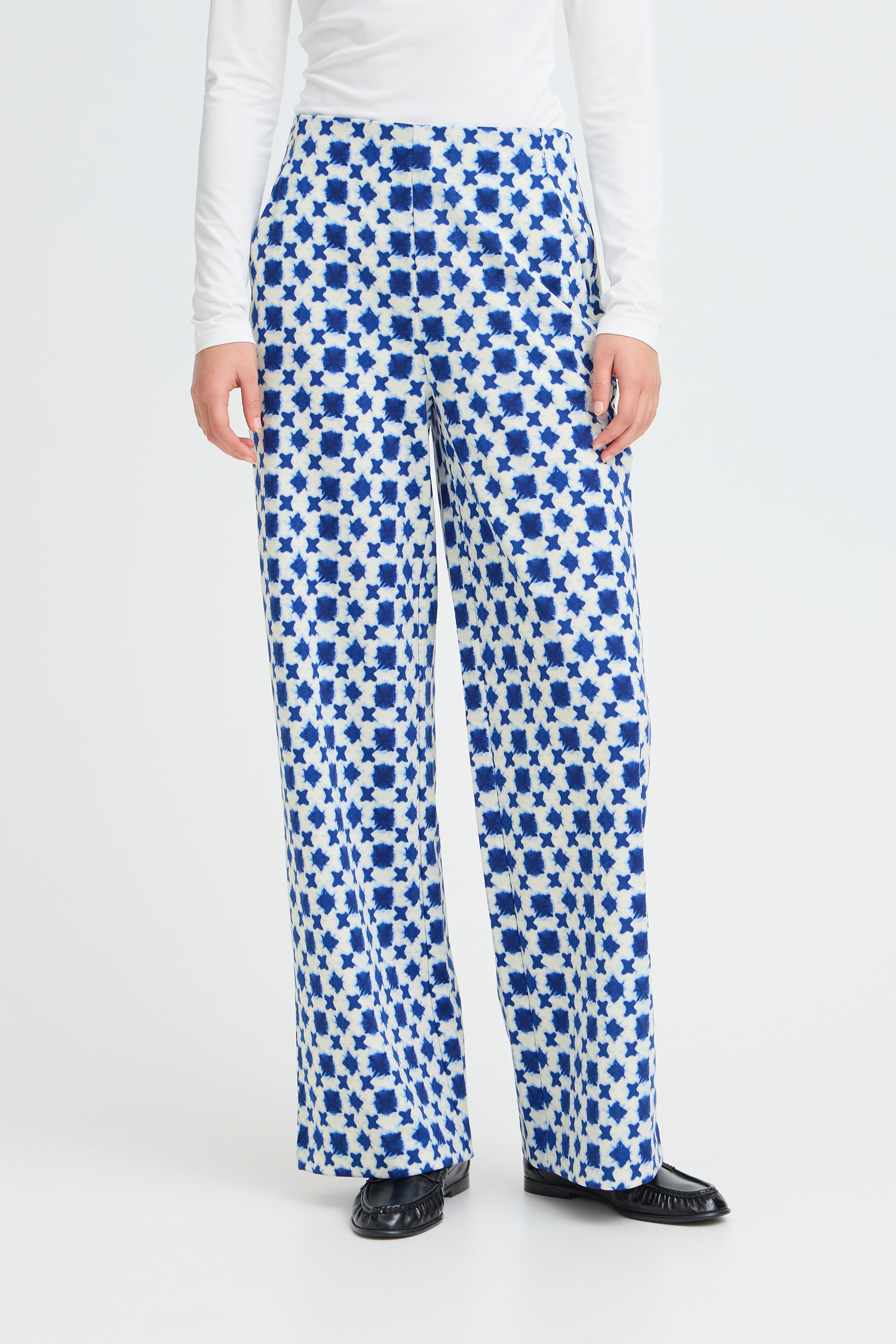 IHKATE Hose LOOKBOOK FRONT 20125222-900004434