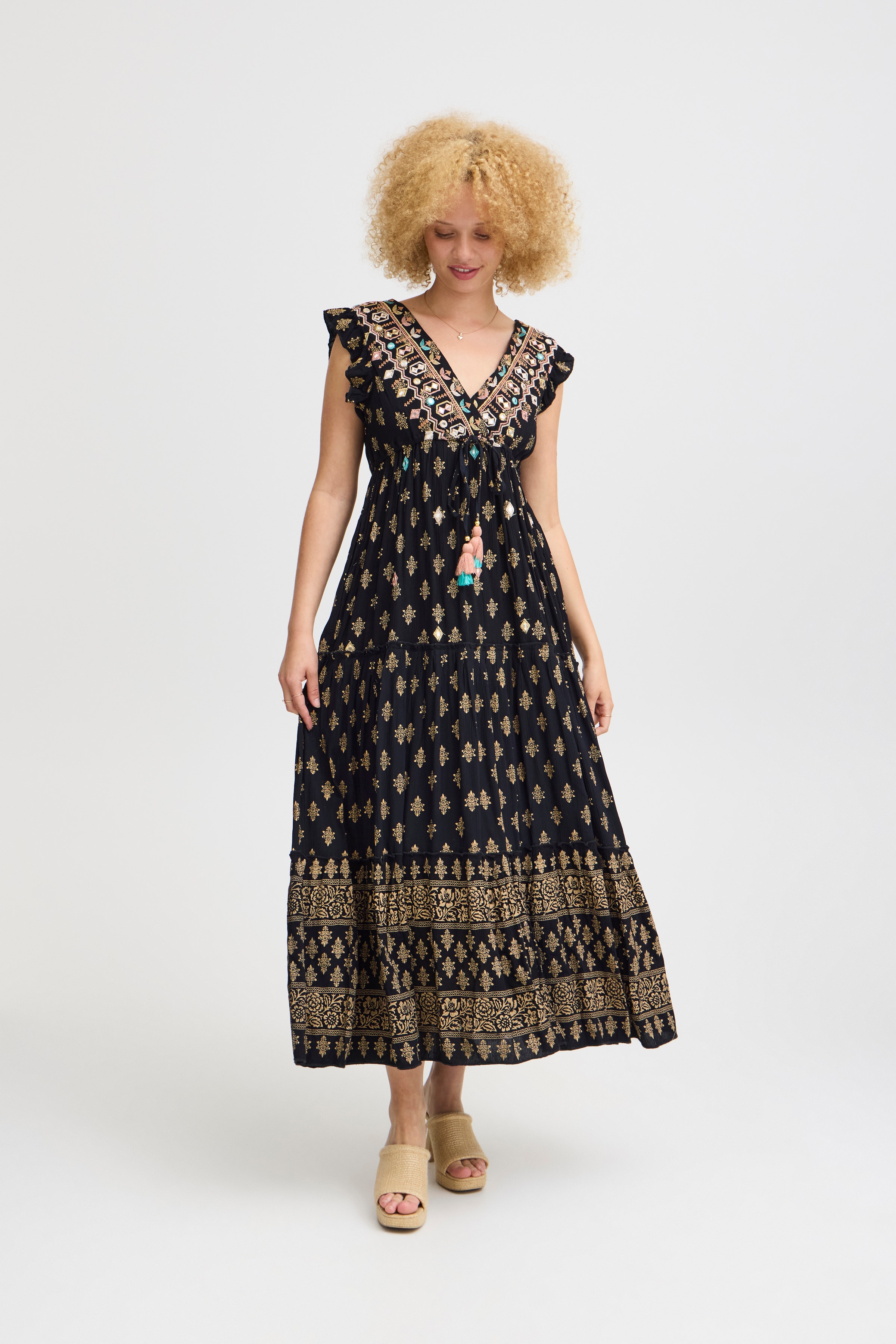 SBKAETE Kjole LOOKBOOK FRONT 22100668-190303