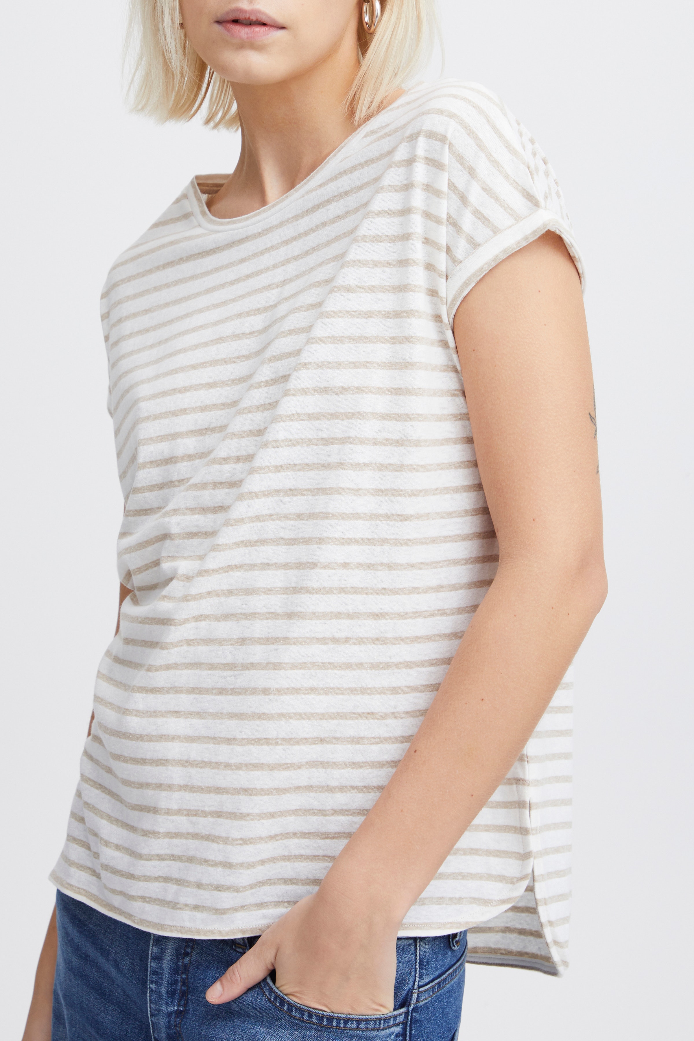 IHYULIETTA T-shirt LOOKBOOK DETAIL 20120227-203570