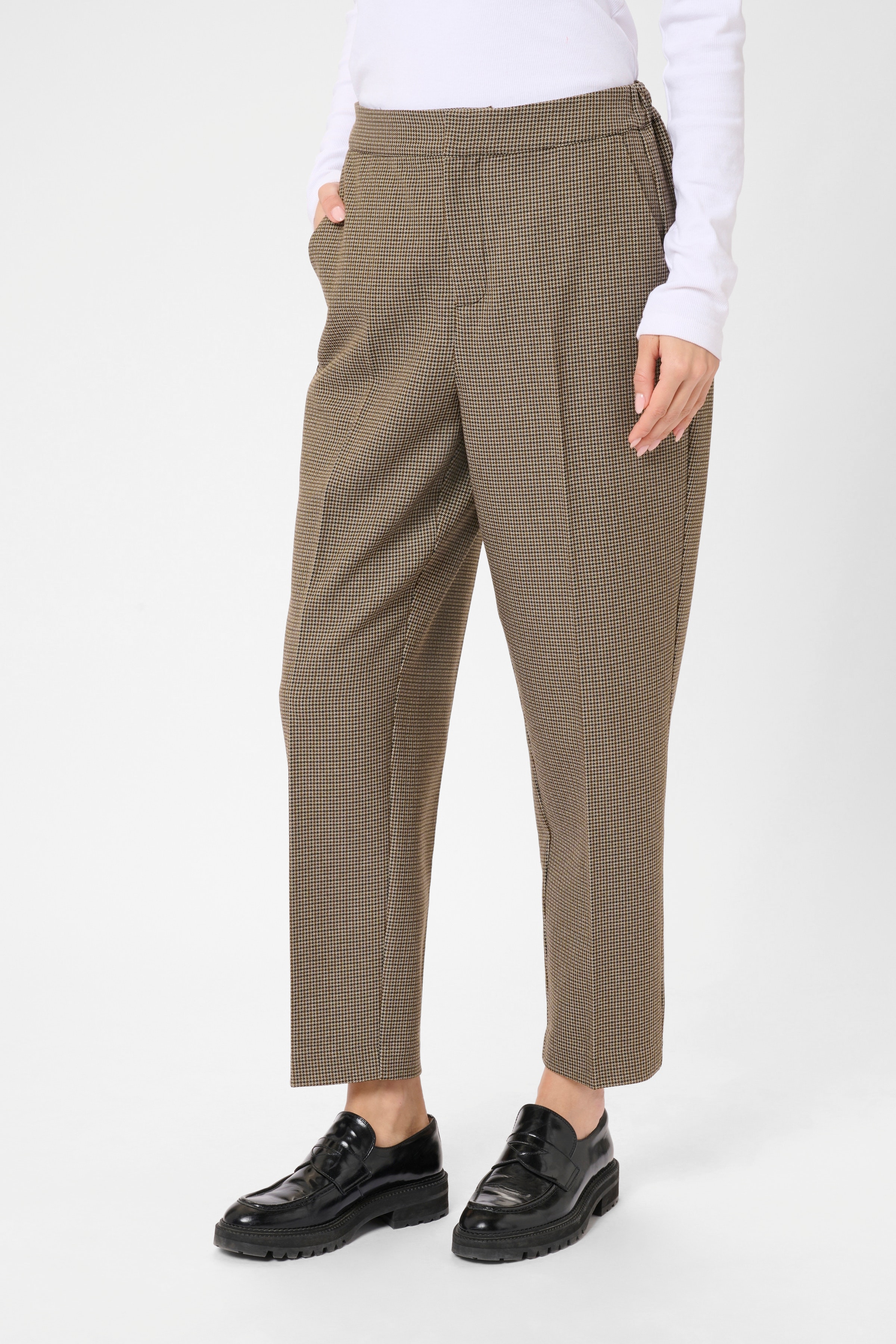 KAelyah Trousers LOOKBOOK FRONT 10510848-108548