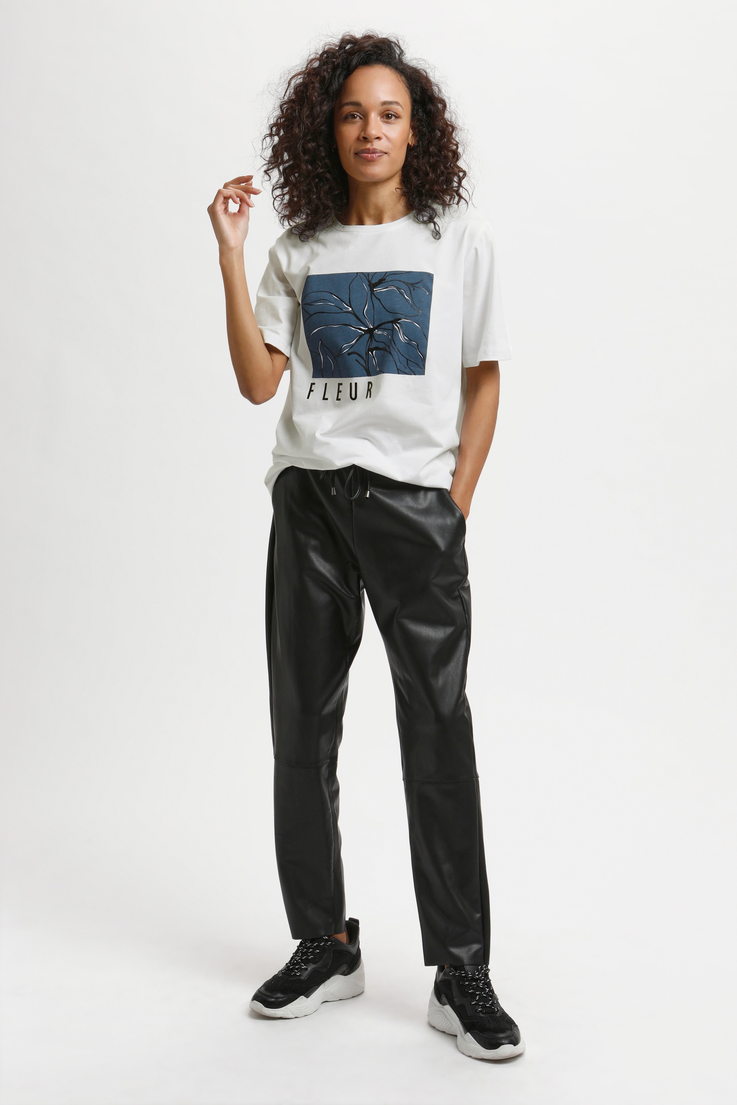 KAtomara T-shirt LOOKBOOK FRONT 10505831-110601