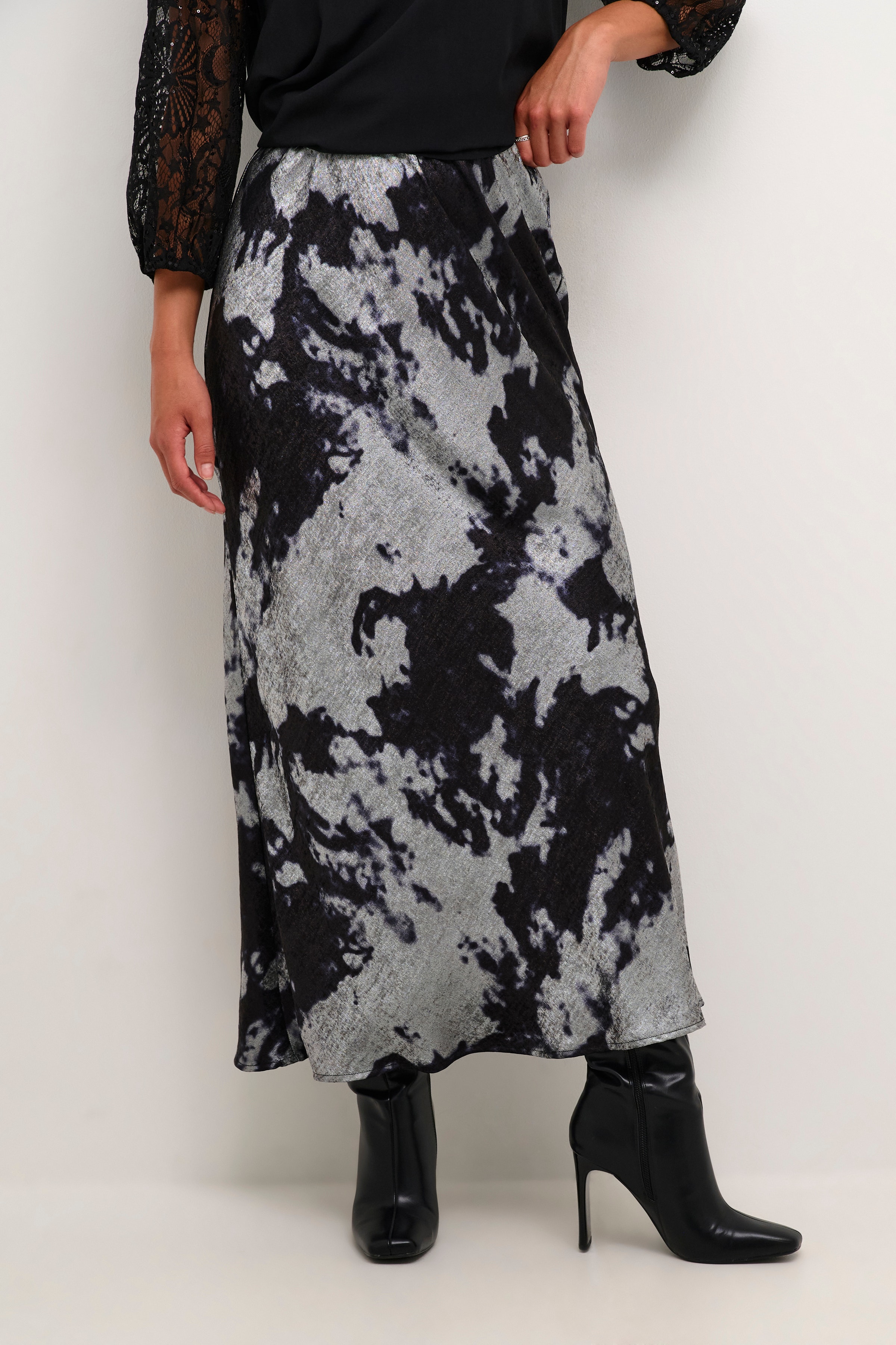 KAasky Skirt LOOKBOOK FRONT 10509271-106670