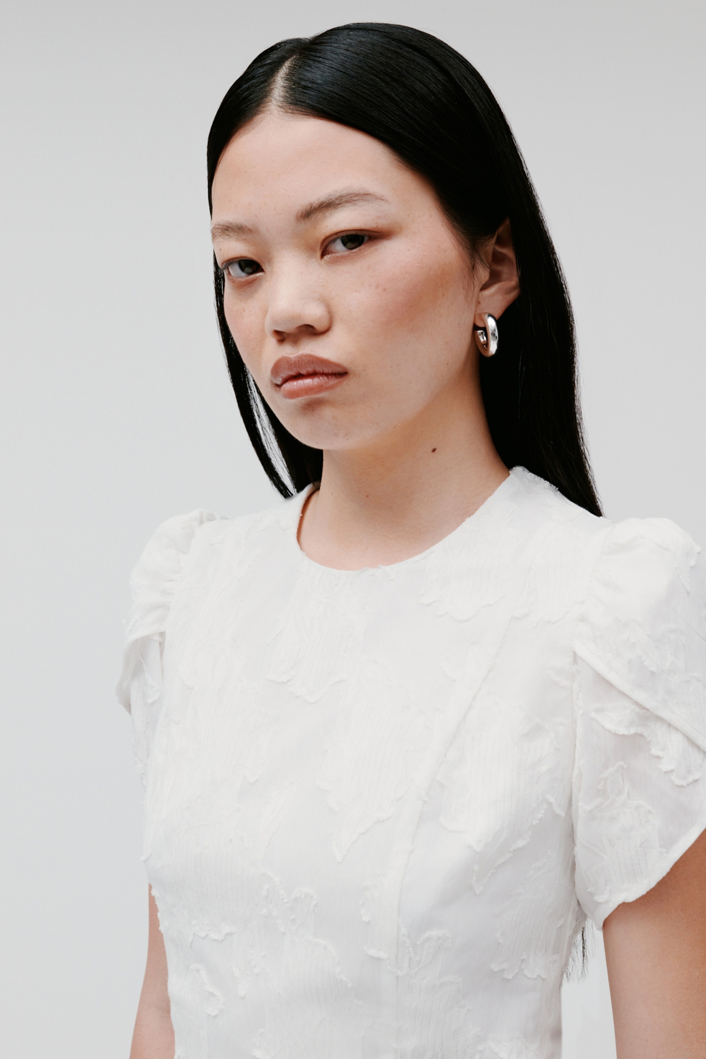 NERISSA Kjole LOOKBOOK FRONT 30600664-WH010