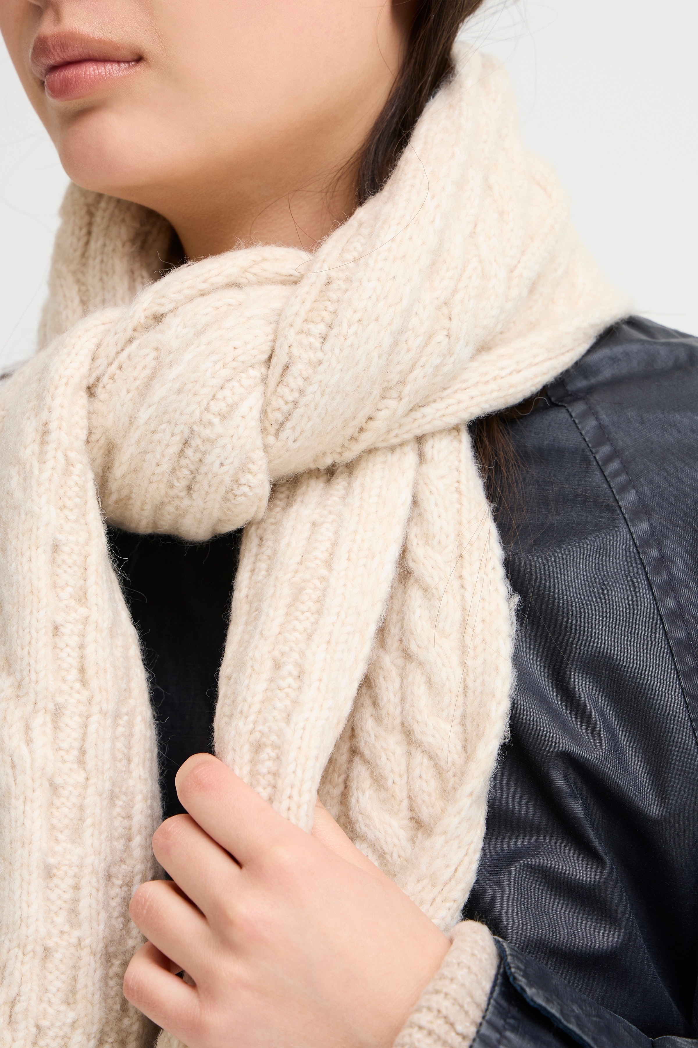 IALUCY Scarf LOOKBOOK FRONT 20124378-1304011