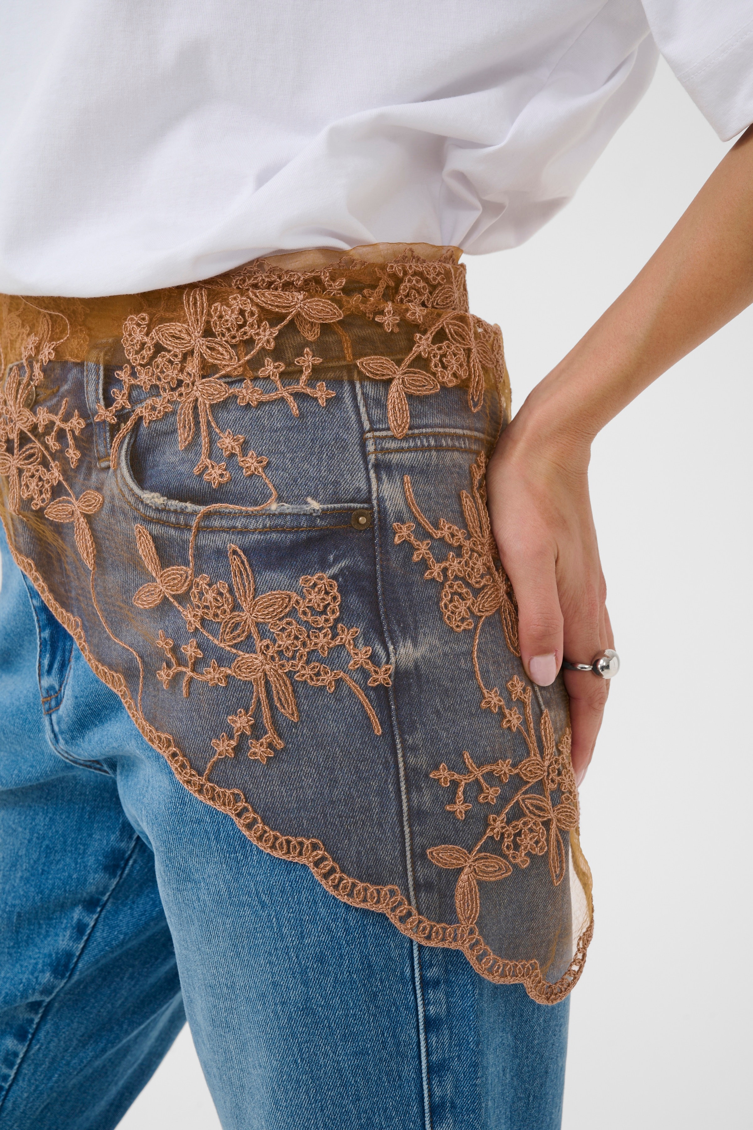 KAhally Lace Scarf LOOKBOOK DETAIL 10512265-181312