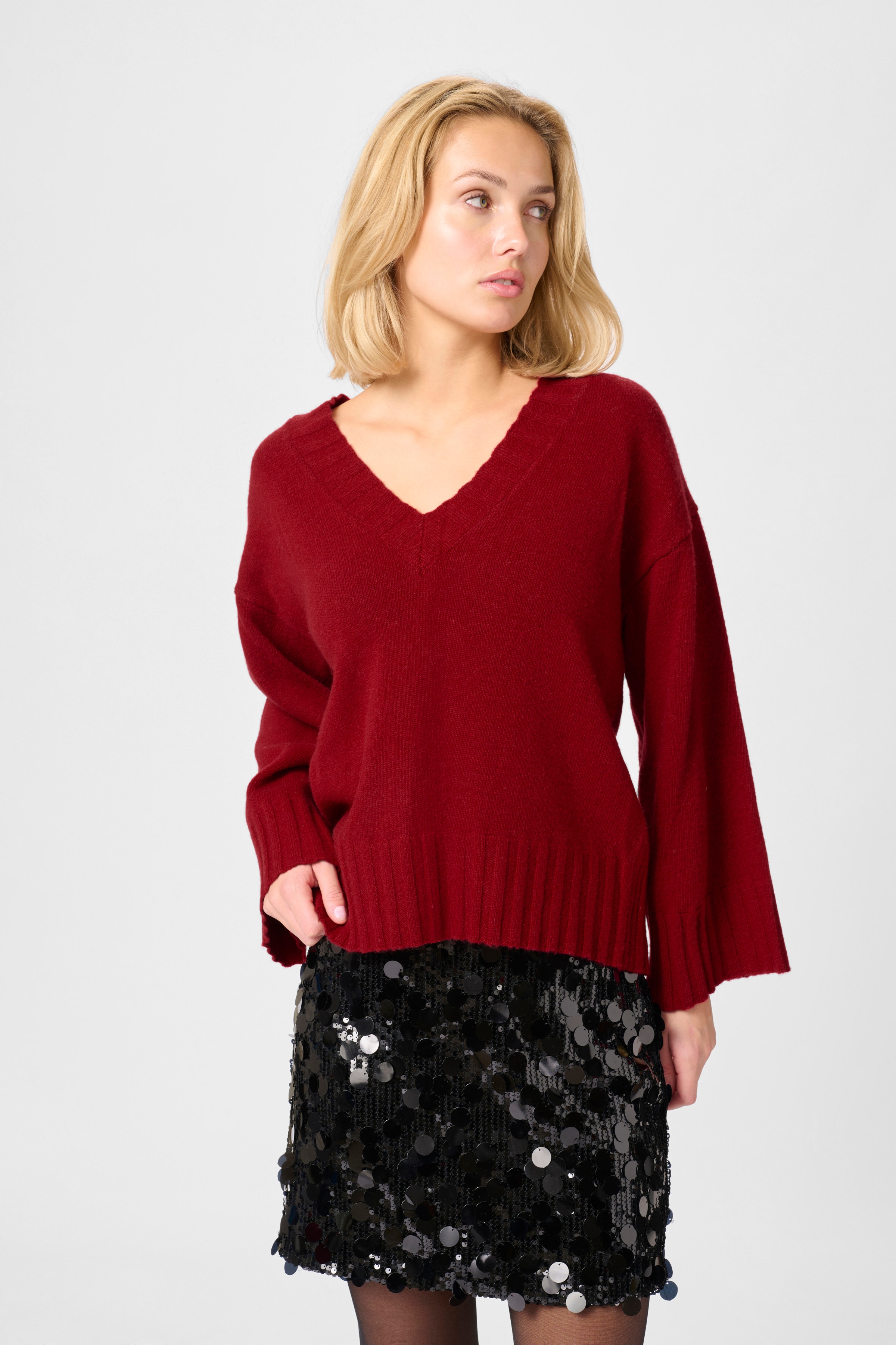 HuxiMW wool and kashmir v-neck pullover LOOKBOOK FRONT 10704959-107144