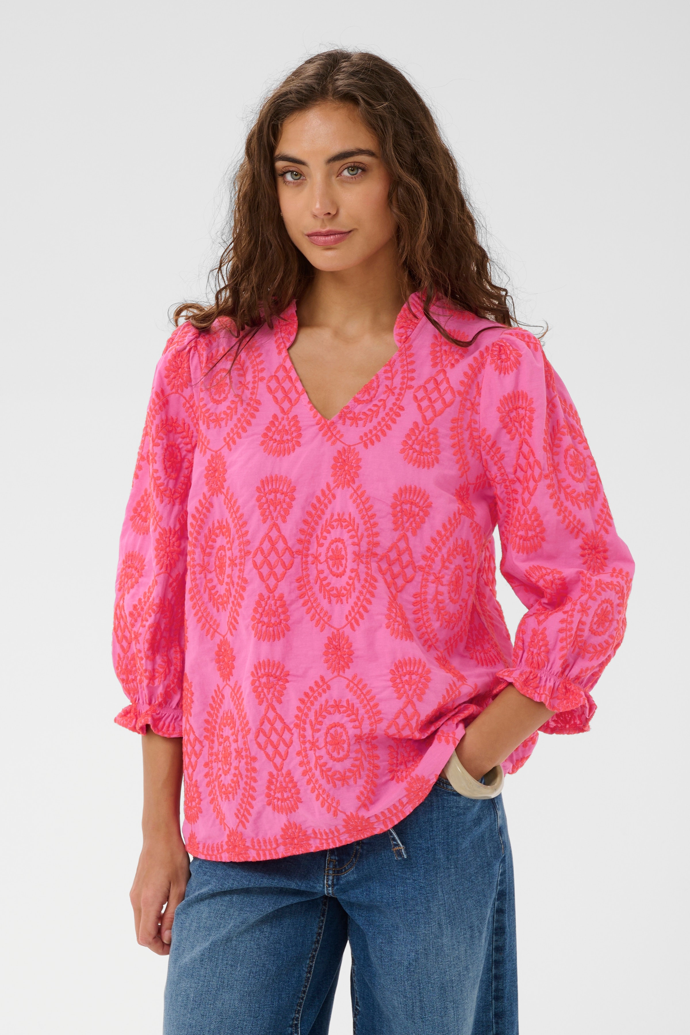 CUtia Bluse LOOKBOOK FRONT 50109439-152718