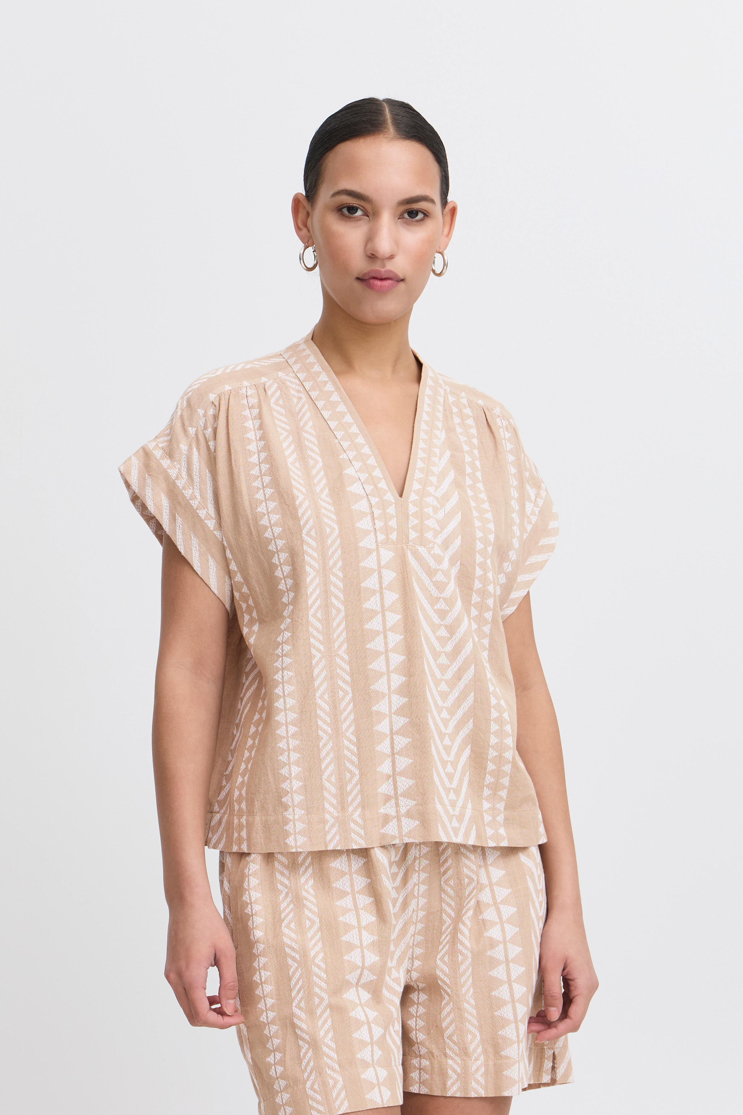 IHWALDINA Bluse LOOKBOOK FRONT 20123365-160906