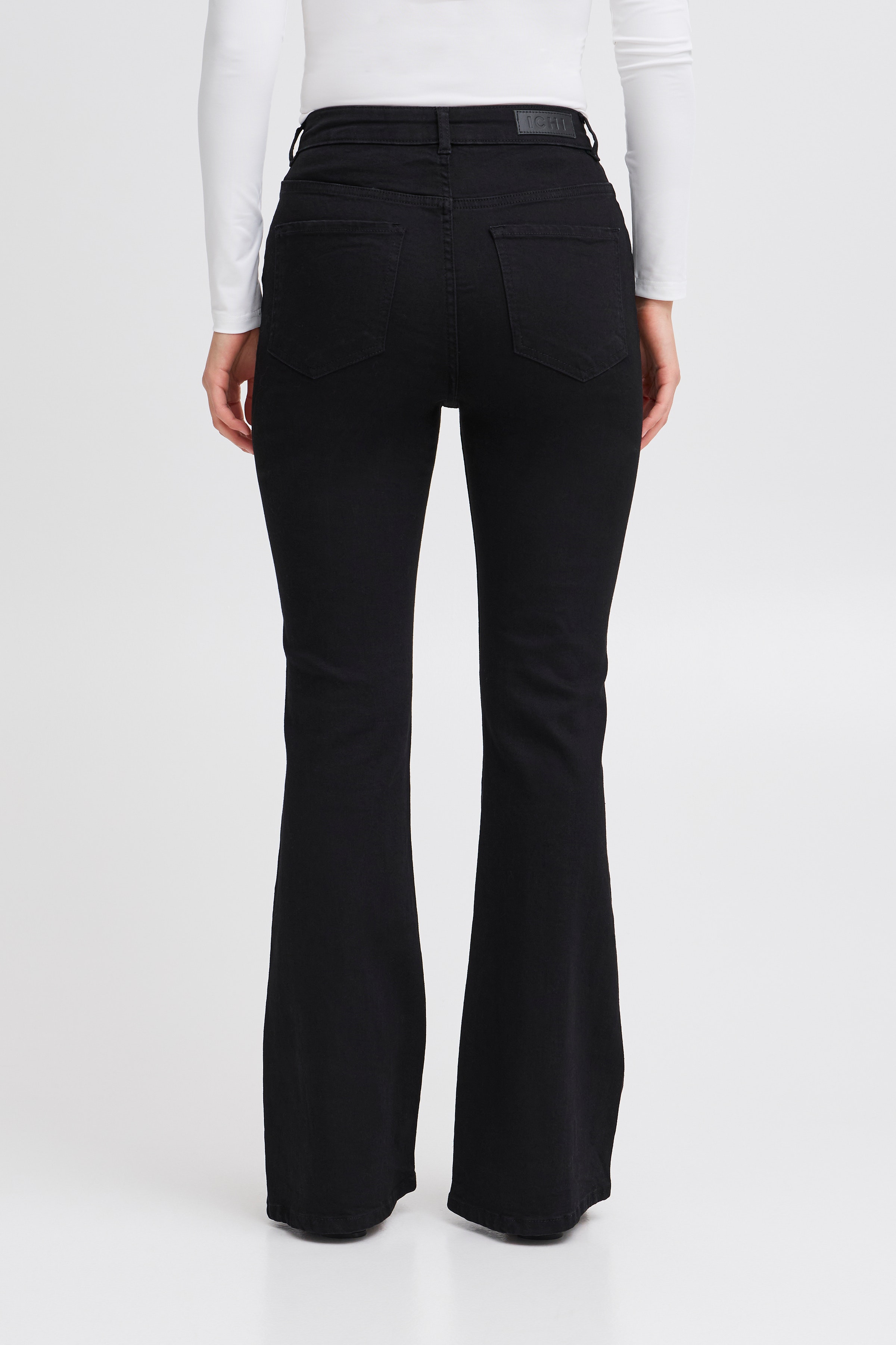 IHTWIGGY FLAIRED HIGH WAIST Jeans LOOKBOOK FRONT 20122437-194008