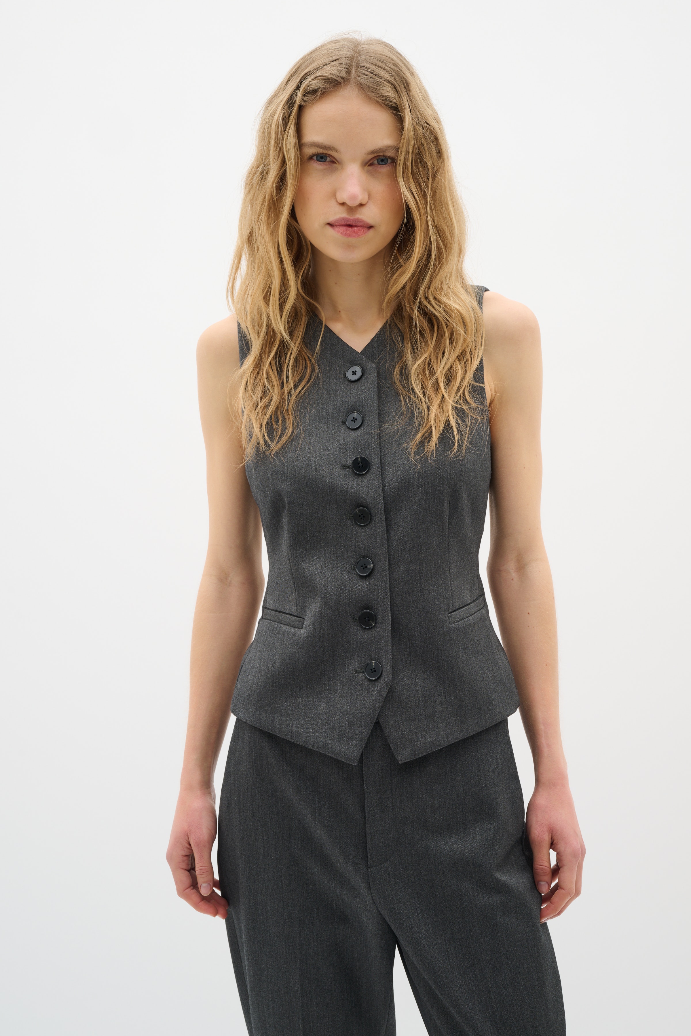 BrunildaIW Waistcoat LOOKBOOK FRONT 30111006-300596