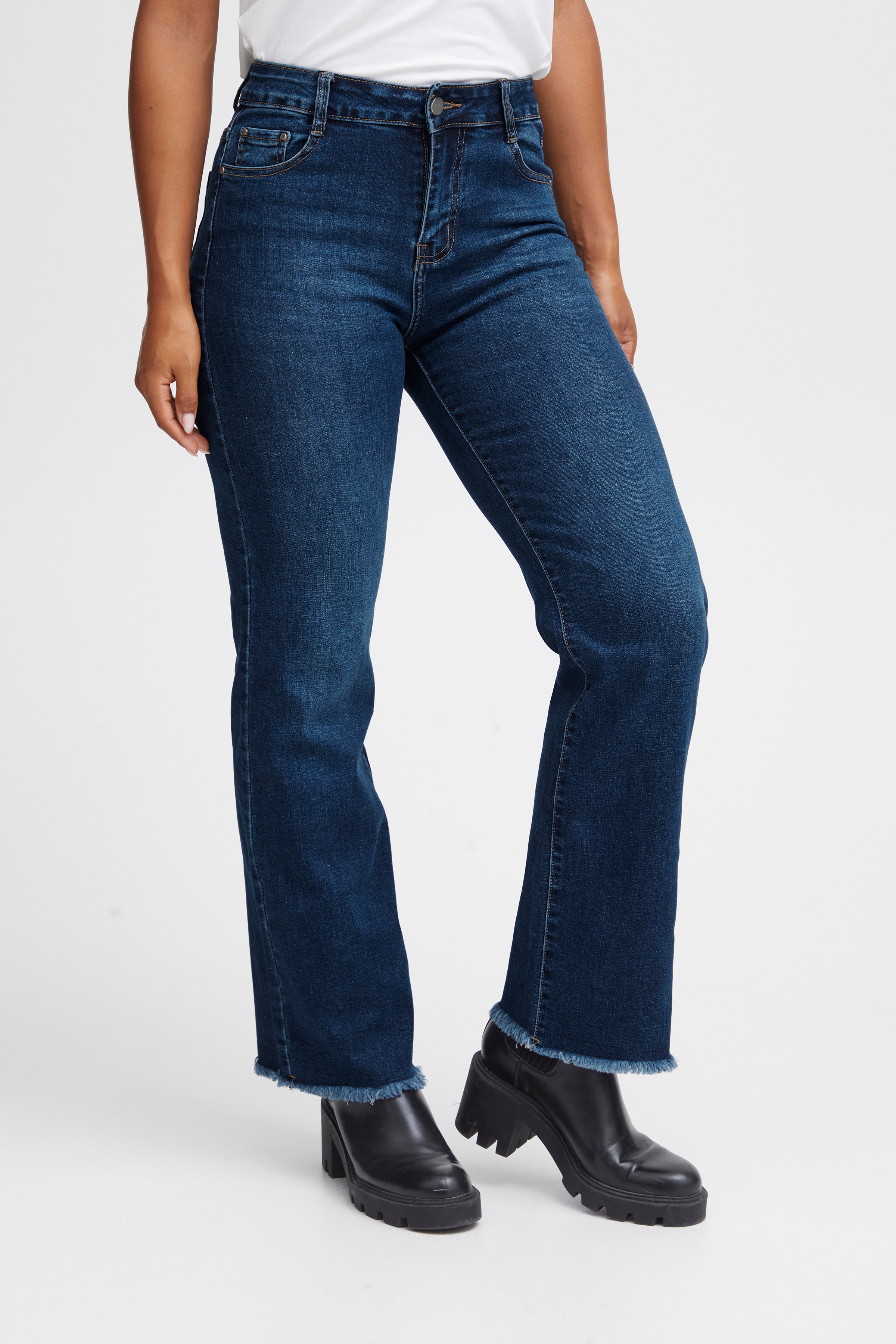 SBFANAS Trousers LOOKBOOK FRONT 22100407-203677