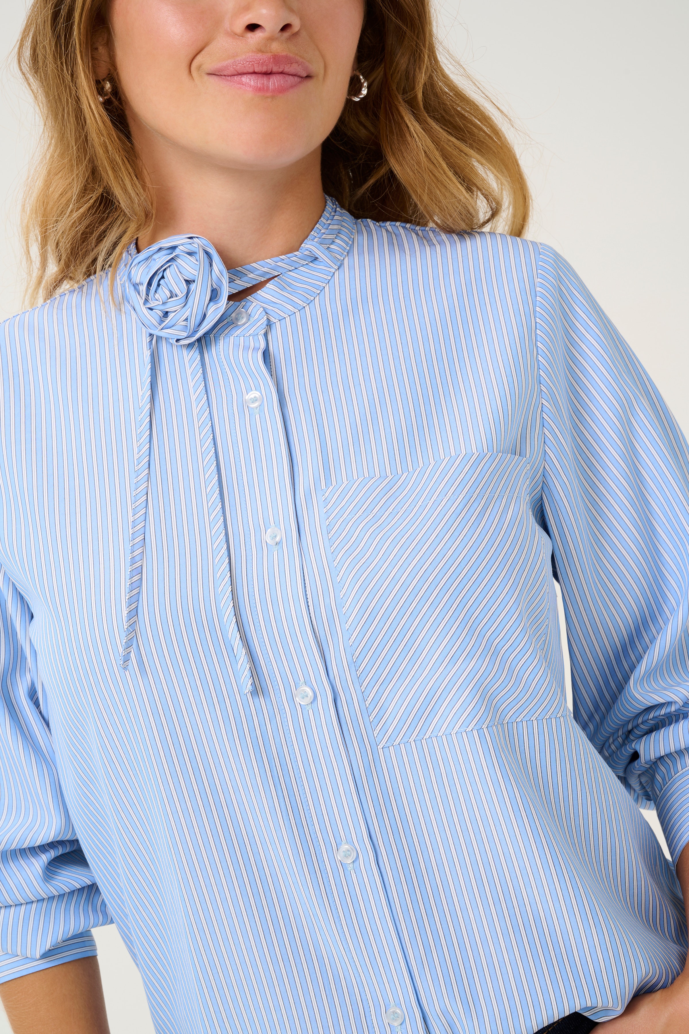 CUjude Shirt with rose LOOKBOOK DETAIL 50111459-107055