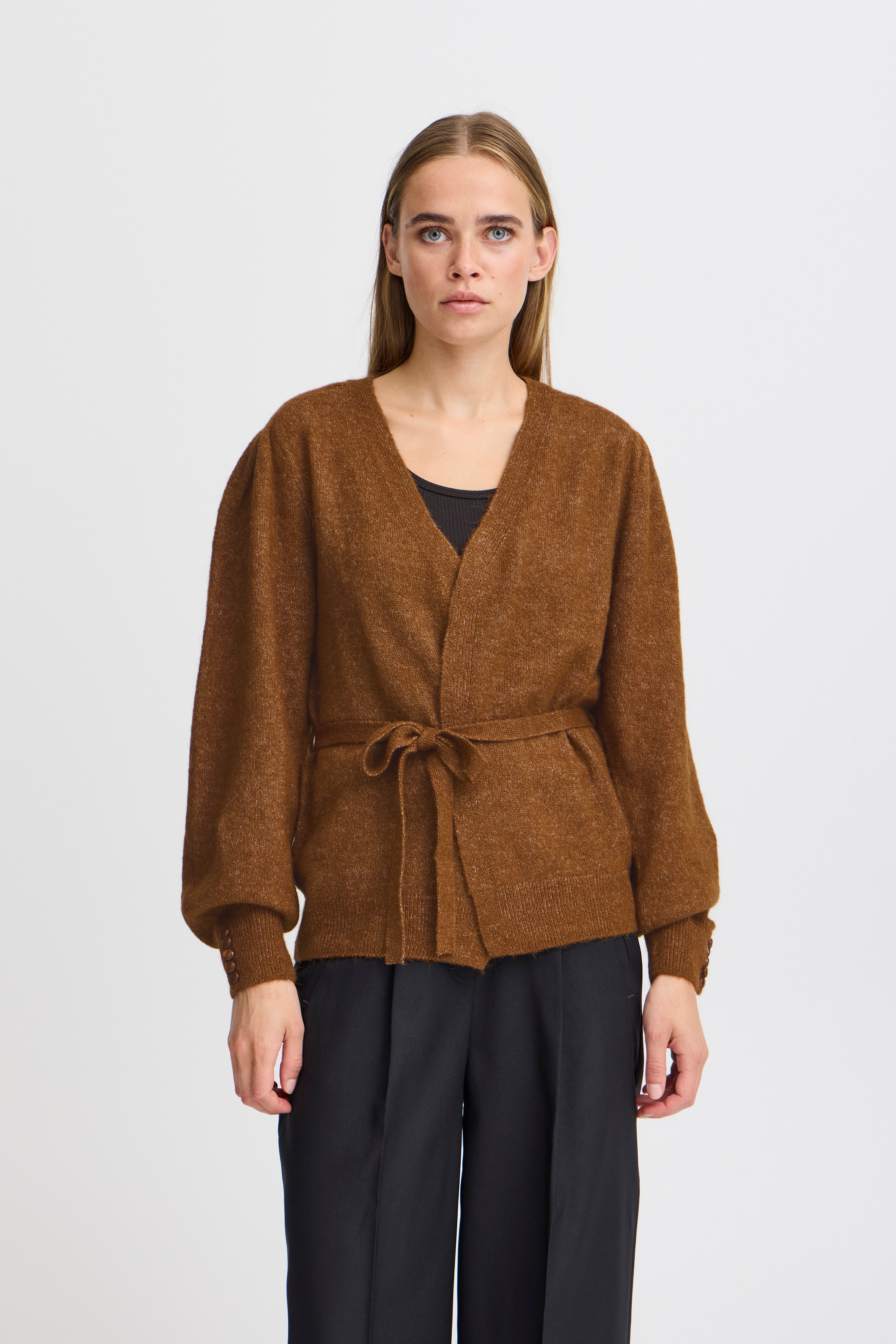 IHKAMARA Cardigan LOOKBOOK FRONT 20122000-181048